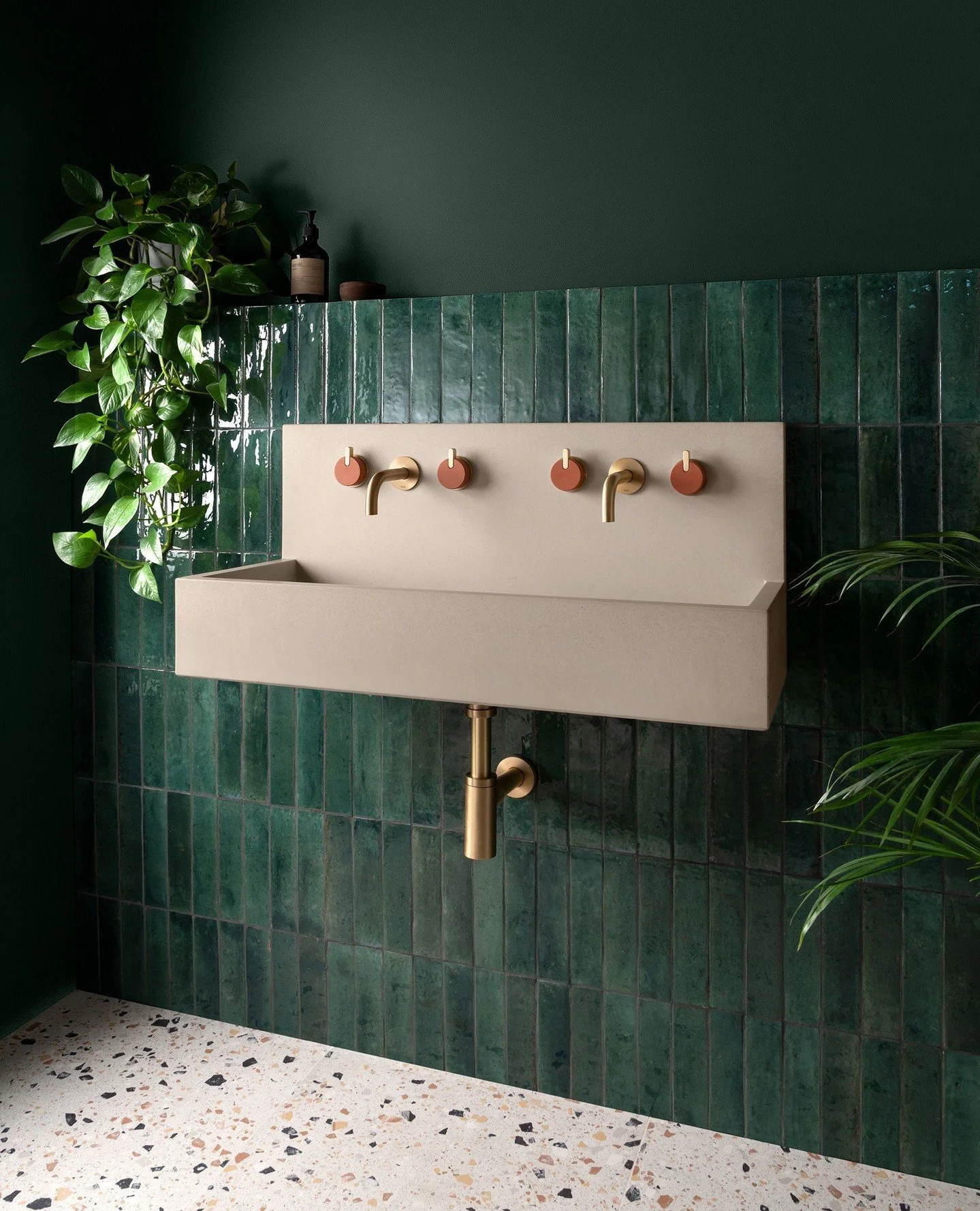 A moment for perfect symmetry 🌿⁠
⁠
The Kern double basin pairs sculptural simplicity with serious functionality. A striking basin with integrated splashback accentuating the organic properties of concrete. A true centrepiece for bold, design-led spa