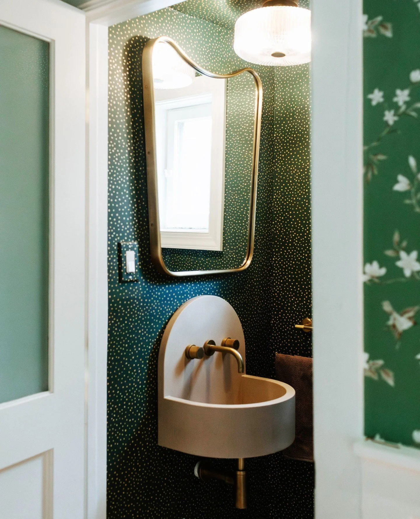 Tucked beneath the stairs, this charming powder room designed by @do_good_designbuild proves that small spaces can carry the biggest personality ✨⁠
⁠
Set within a historic 1800s home in Philadelphia, this under-the-stairs nook is a playful study in t