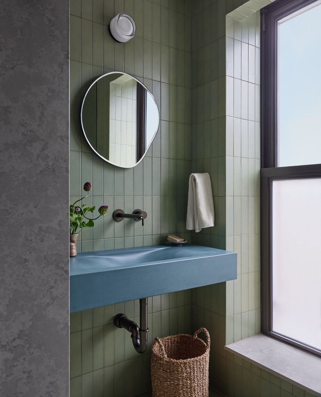Where calm takes shape 🌱⁠
⁠
A gentle sweep of colour, soft light and considered materials come together in this NYC guest bathroom. A space designed to feel slow, balanced and quietly uplifting.⁠
⁠
Our Sono brings a sense of softness and permanence 