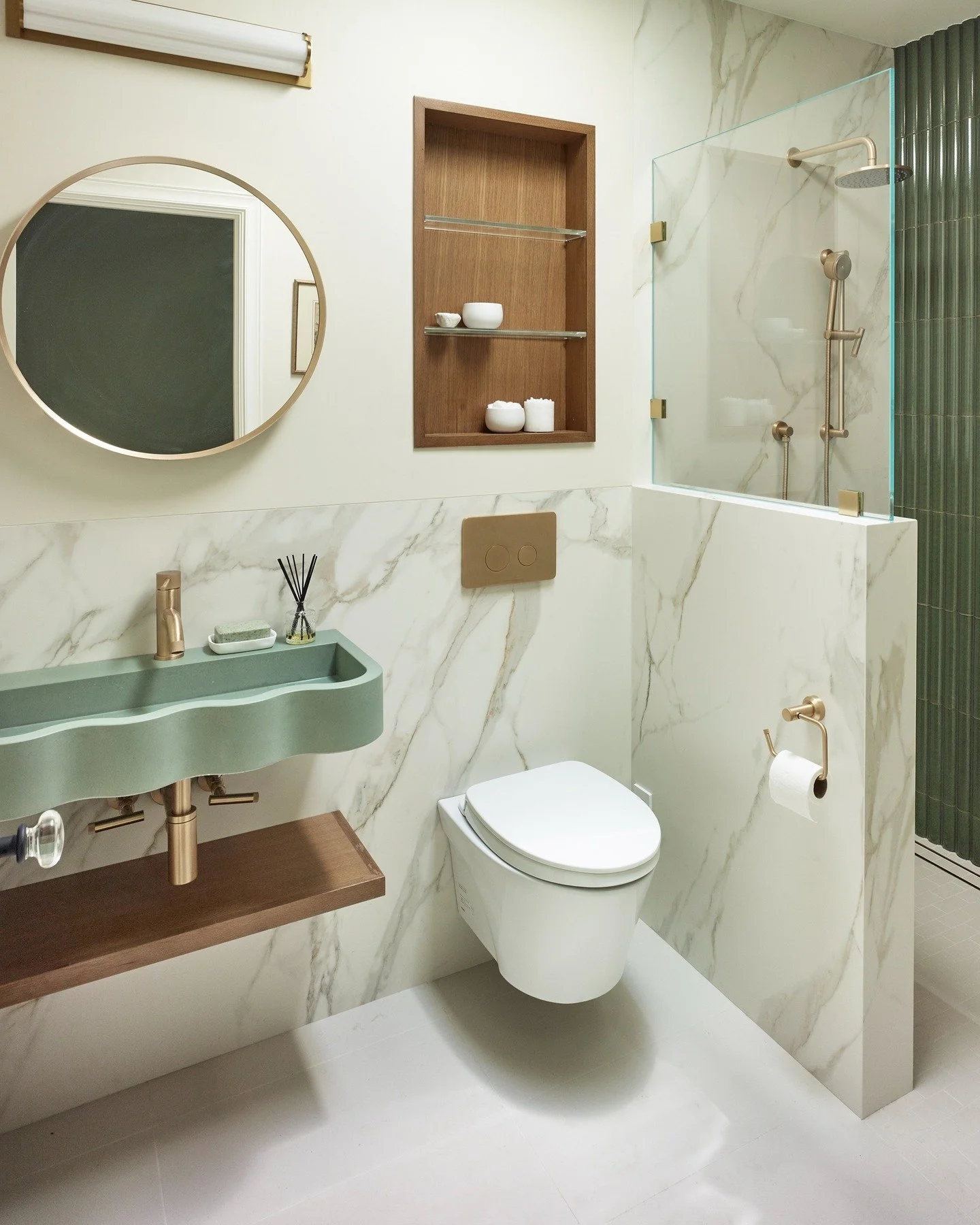 Reimagined with intention 📐🌱

This guest bathroom is part of a thoughtful remodel of a Tudor home in Berkeley, California. The layout was reconfigured to better serve the clients, with every detail carefully reconsidered, balancing practicality wit