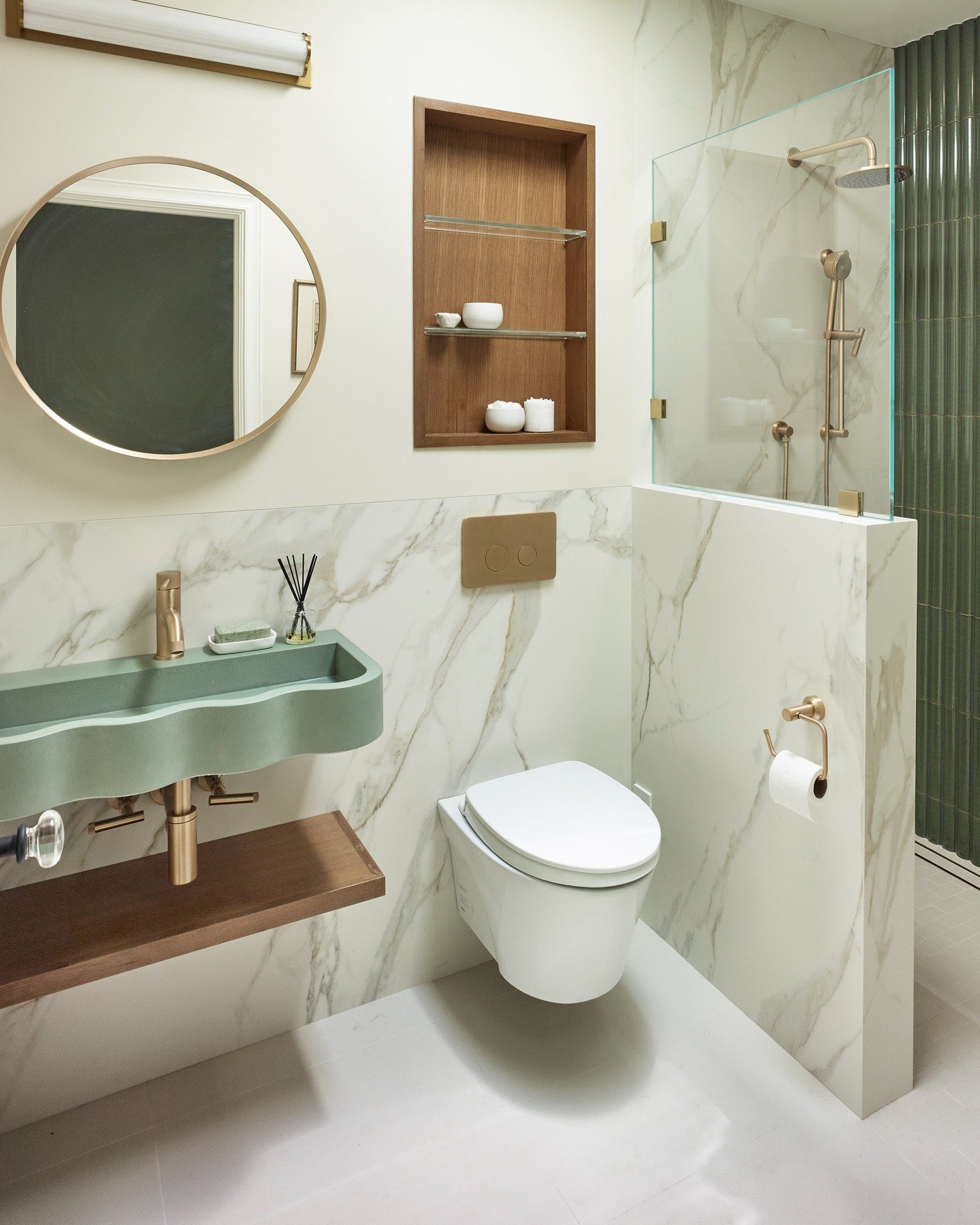 Reimagined with intention 📐🌱

This guest bathroom is part of a thoughtful remodel of a Tudor home in Berkeley, California. The layout was reconfigured to better serve the clients, with every detail carefully reconsidered, balancing practicality wit