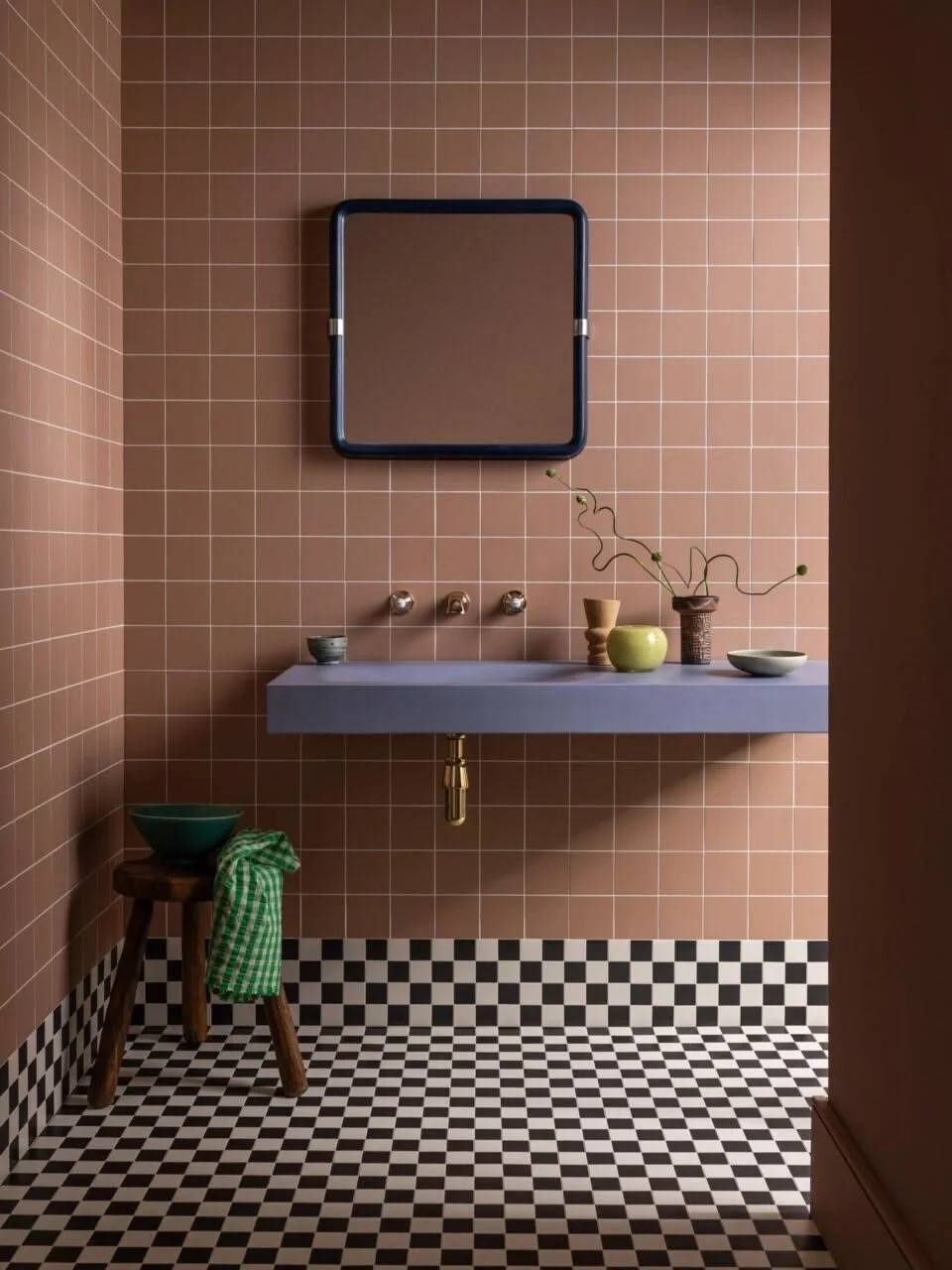 A little retro. A little bold. A lot of colour.

This beautiful project by Susie Clegg for Mandarin Stone brings a dreamlike retro palette to life. Dusky pink tones, graphic mosaic flooring and chunky skirting details come together to create a space 