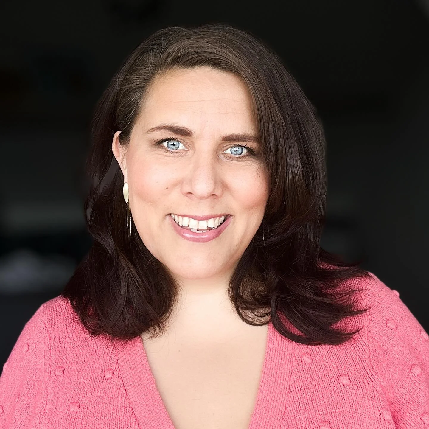 All you need is an iPhone, een raam en een beetje droogshampoo.

Deze foto maakte ik in 2 minuten.
Ik voelde me niet top en dacht bijna ik doe het morgen wel.
Maar toen dacht ik: fuck it, we doen het nu.

Een beetje make-up, droogshampoo in mijn haar