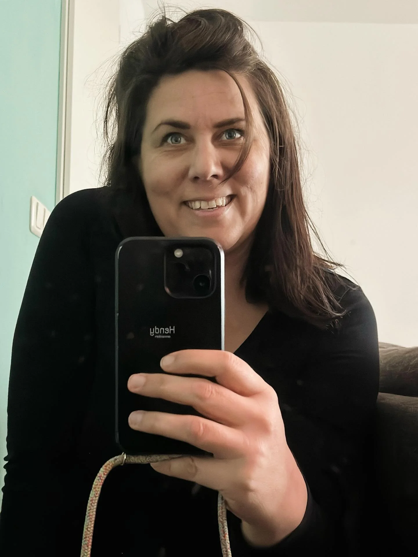 Het is een proces.
Foto&rsquo;s maken.
Jezelf uitdagen.
Door iets heen bewegen.

En eerlijk?
Gisteren deed ik het niet.
Ik had een idee&hellip; maar life was life-ing.
En toen ik thuis kwam was ik moe. Leeg. Klaar.

Geen zin is niet eens het juiste w