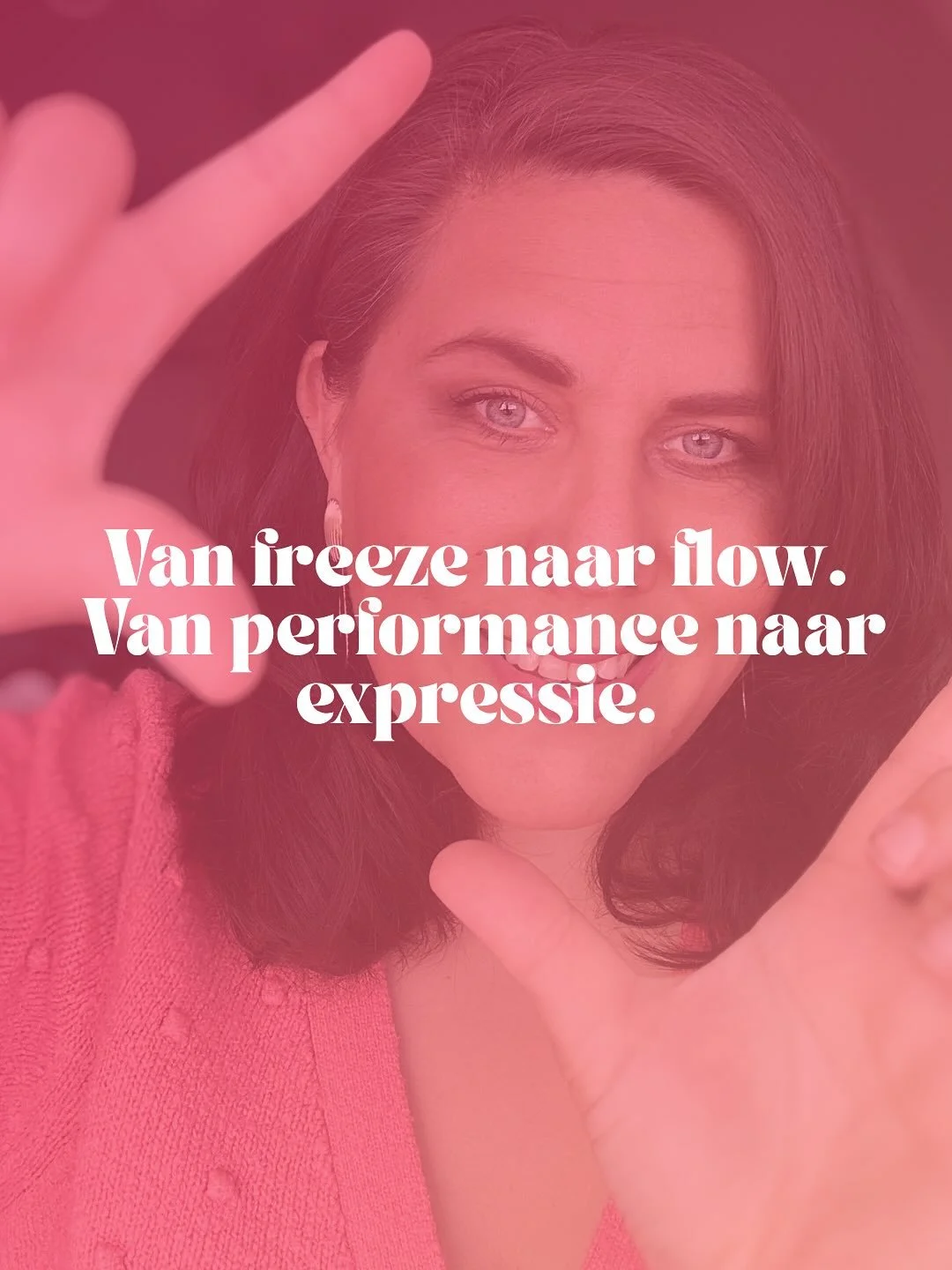Je hoeft niet harder te werken aan je zichtbaarheid.
Je mag verzachten in wie je al bent.

In mijn 1:1 mentorship werken we niet aan &ldquo;beter zichtbaar zijn&rdquo; , we werken aan veilig zichtbaar zijn.

We openen wat verstijfd is,
verzachten wat