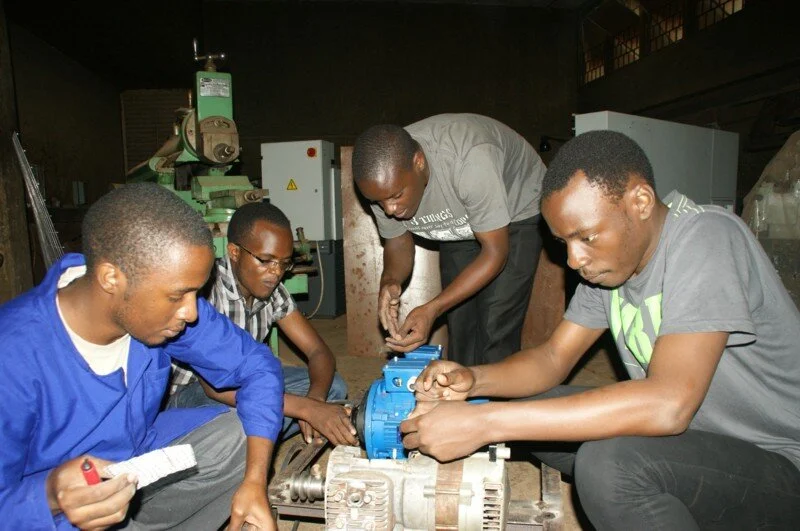 Inkubator fornybar_Electrical Engineering students Photo Mark Rujumba.jpg