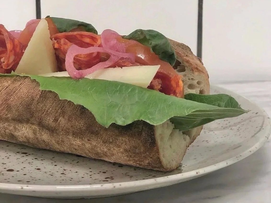 Hembakad matig baguette för lunch och catering i Stockholm