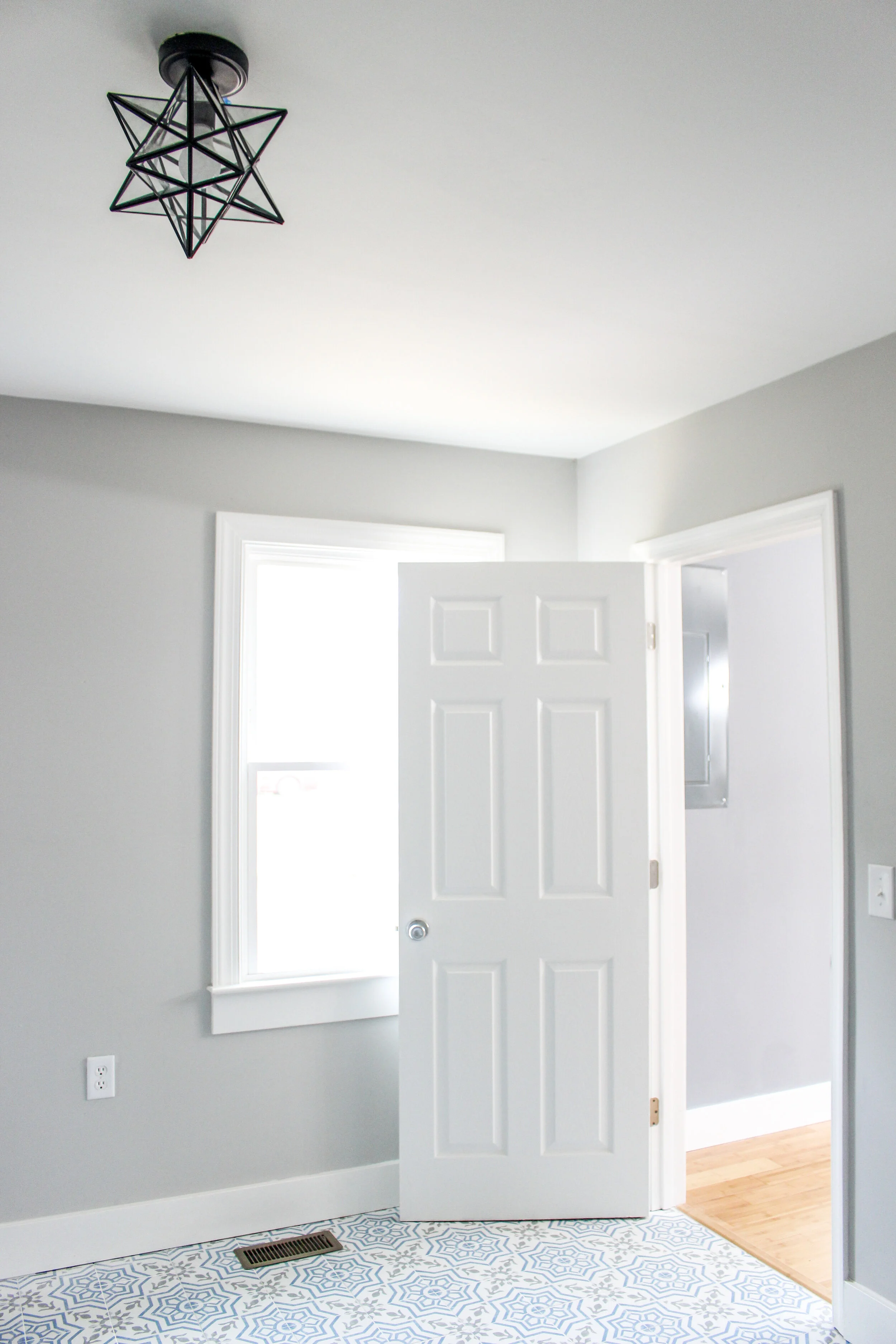 Under 3 Flip House Tile S A