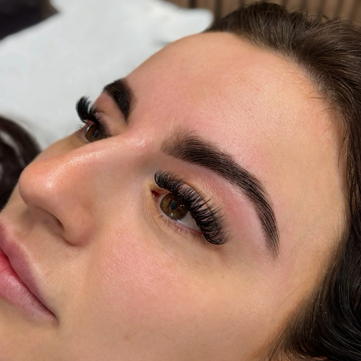 Fresh Lash Infill ✔️ Brow tidy- Tint stain &amp; Wax ✔️ 
And in this appointment abit of Britney Spears ✔️ 😂👏 

#lashinfills #lash #lashes #brows