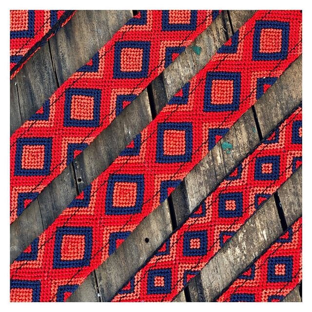 When in doubt, wear red! &ldquo;Ch&rsquo;ich&rsquo;&rdquo; our beaming handwoven design for the cool ones!
.
.
.
#red #handwoven #dogs #petfriendly #dogcollar #wearexozil #fairtrade #mustlovedogs #handmade #femalepower #dogaccesories #instadog #chiap