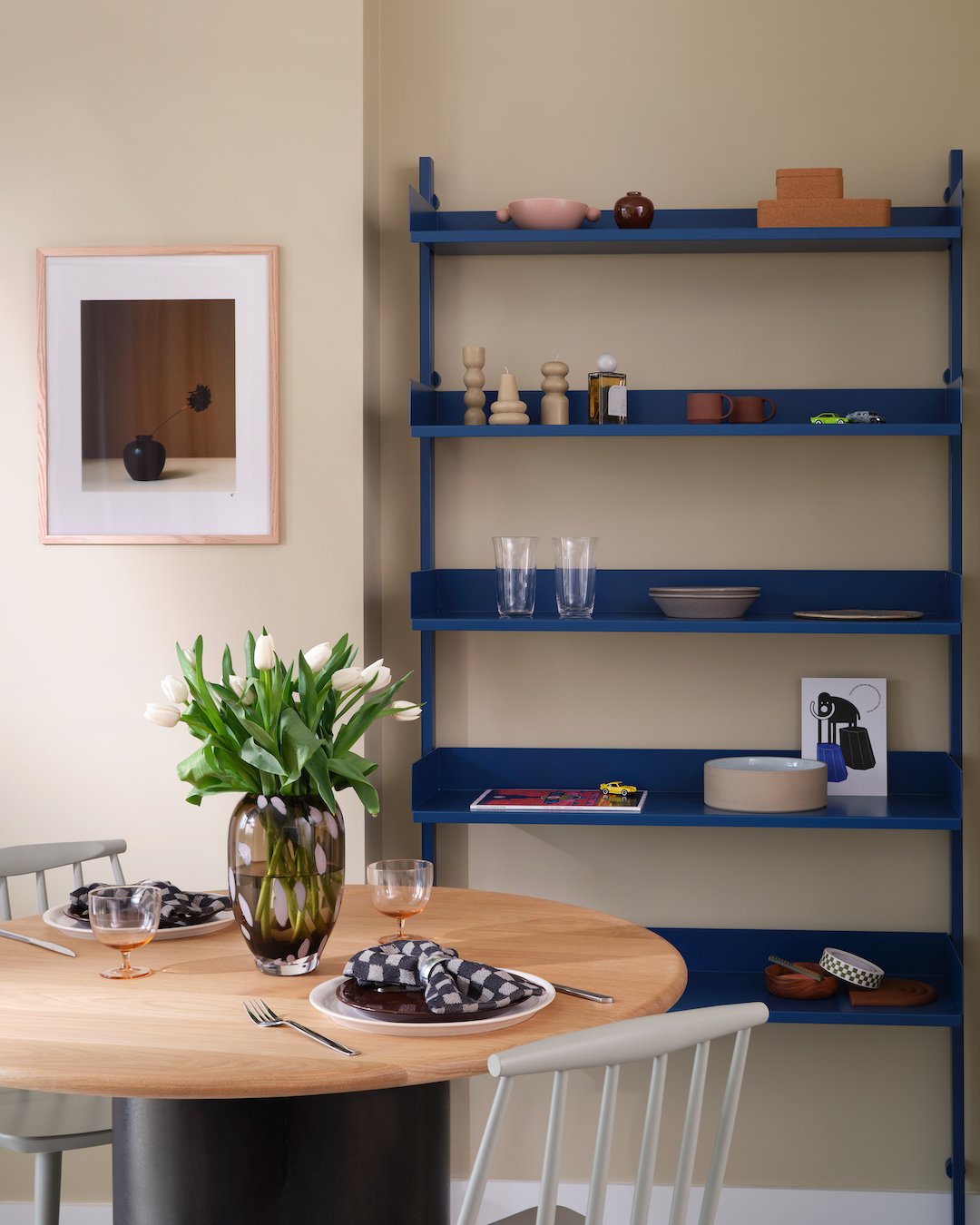 Details of the dining area in my newest East London project at Coppermaker Square. Function meets finesse, combining woods and metals to form an informal, yet sophisticated setting perfect for everyday living.

Shot by @bethanycrutchfield
Client @cop