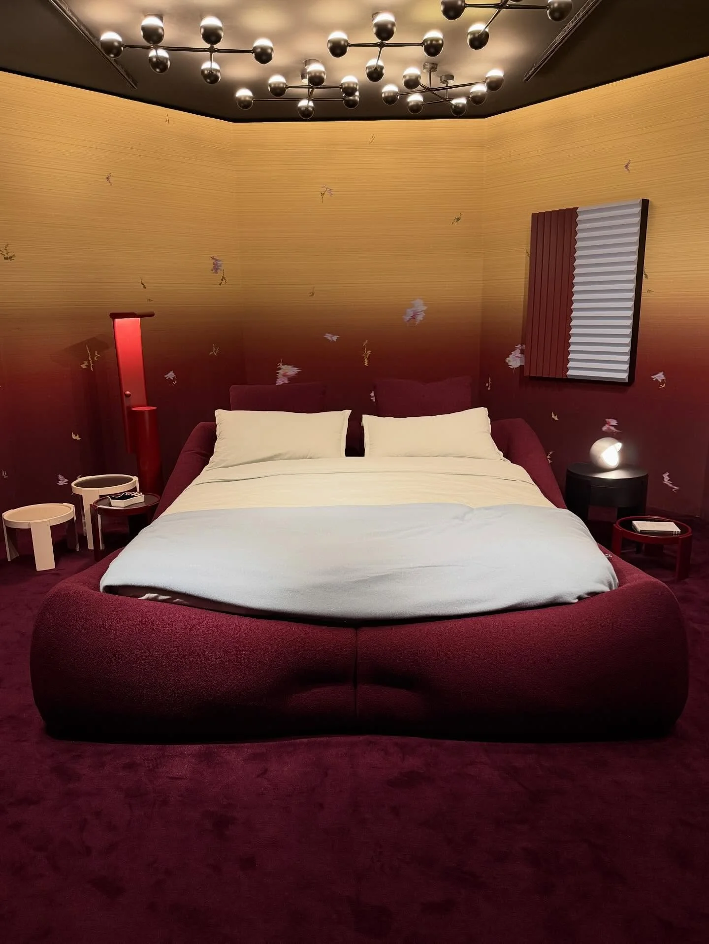 Milan musings- Discovering rich dark reds across this years presentations:

Slides:

1. @cassinaofficial bedroom
2. @zanotta_spa chair
3. @baccarat 
4. @deoron exhibit 
5. @poltronafrauofficial 
6. @kvadrattextiles installation by Giulio Rodolfo
7. @