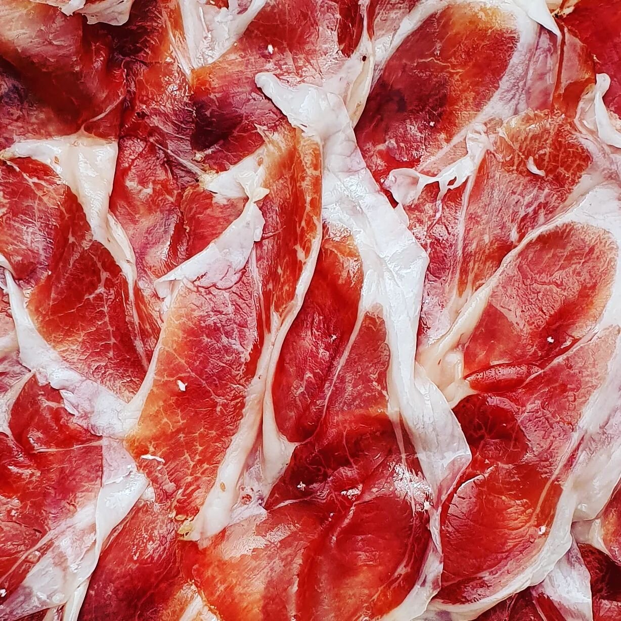British ham rocks ! And we have manglalitsa air dried ham available as part of our selection boxes, DIY platter kits and in our cured meat deli right now so head on over and try one of the best from @bealsfarmcharcuterie 

#britishcharcuterie #mangal