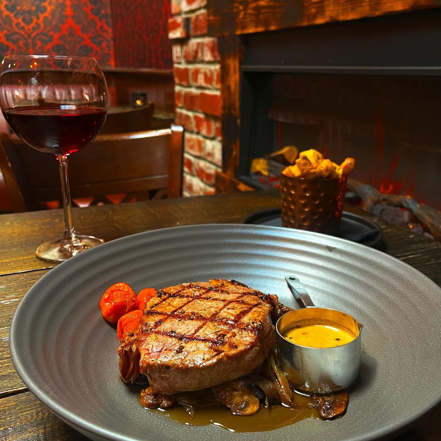 Enjoy our Rib-Eye Steak 🥩🔥 Grilled on a Solas Grill with Wood, Charcoal &amp; Fire 🔥 #buffaloboysteakhouse #carrickonshannon #leitrim #leitrimtourism #leitrimobserver 
@mycarrick @yeschef.ireland @tasteleitrim