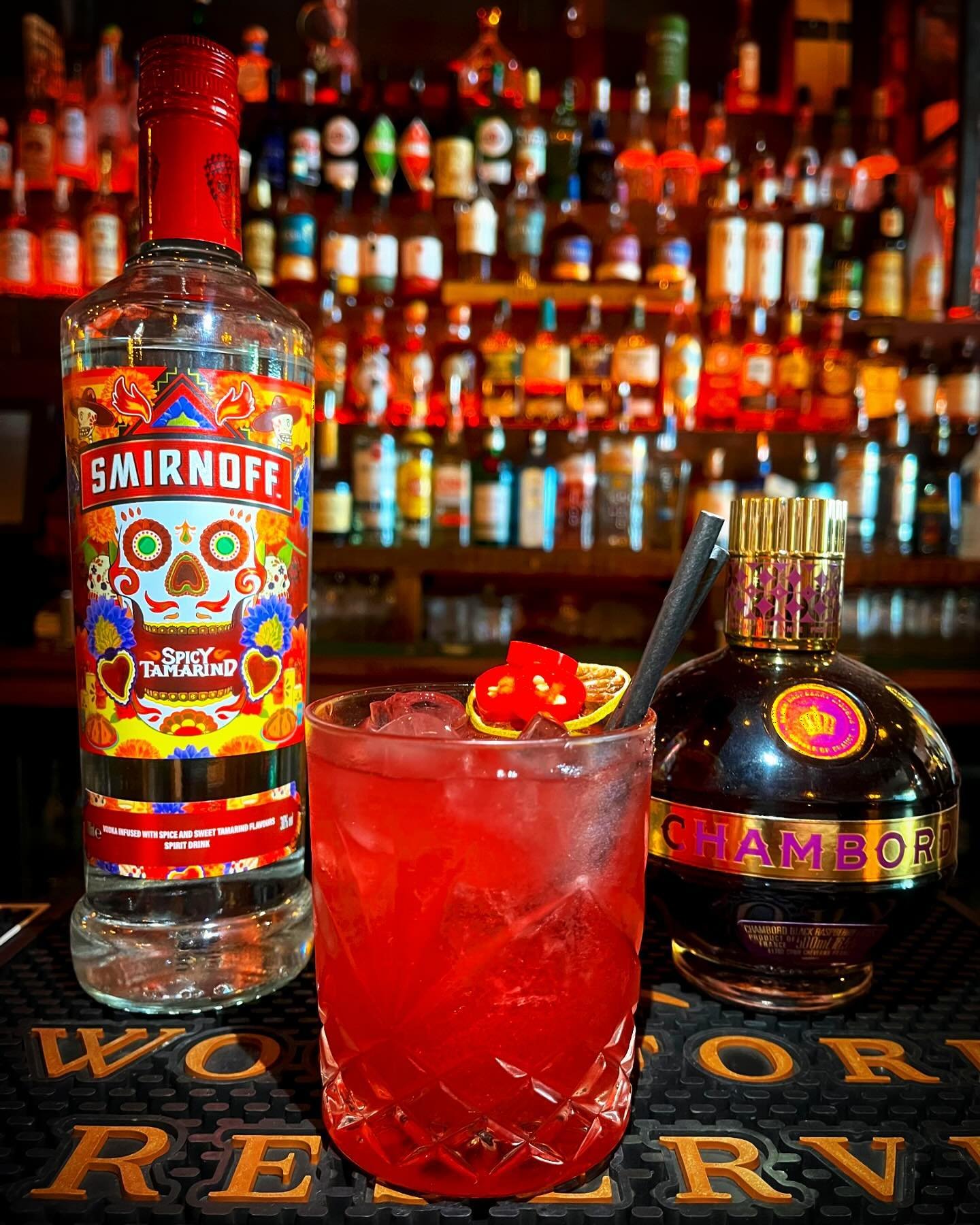 Tamarind Kick 🔥🔥🔥 Cocktail of the Week 🔥
Tamarind Vodka &amp; Original Smirnoff Vodka, Lime Juice, Chambord &amp; Raspberry Pur&eacute;e &amp; and little Fresh Chilli 🌶️ 
#buffaloboysteakhouse #carrickonshannon #leitrim #diageobaracademy #diageo