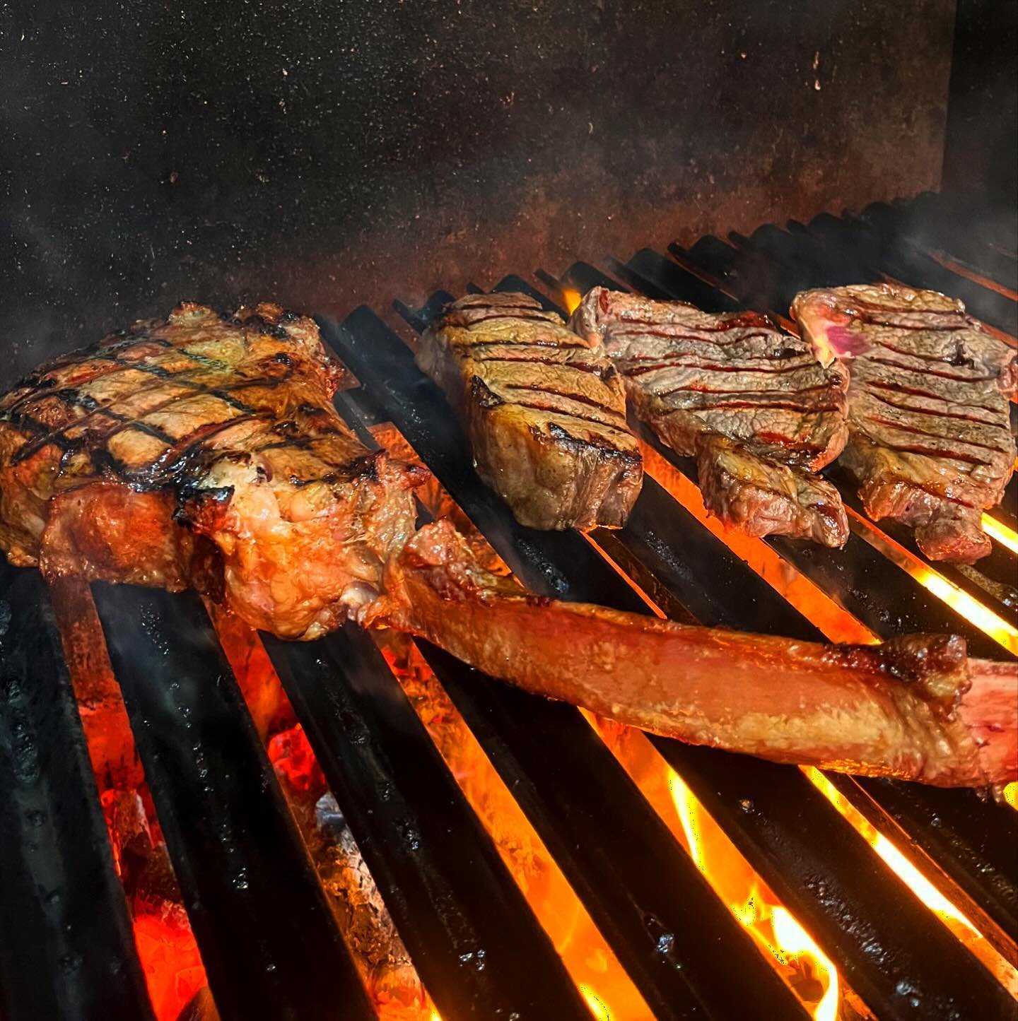 The Tomahawk 🔥🥩🔥 grilled on a Solas Grill with Charcoal, Wood &amp; Fire 🔥🔥🔥
Authentic Steakhouse where all our Steaks 🥩 are always Grilled on a Solas Grill 🔥🔥🔥 
#buffaloboysteakhouse #carrickonshannon #leitrim #leitrimtourism #leitrimobser