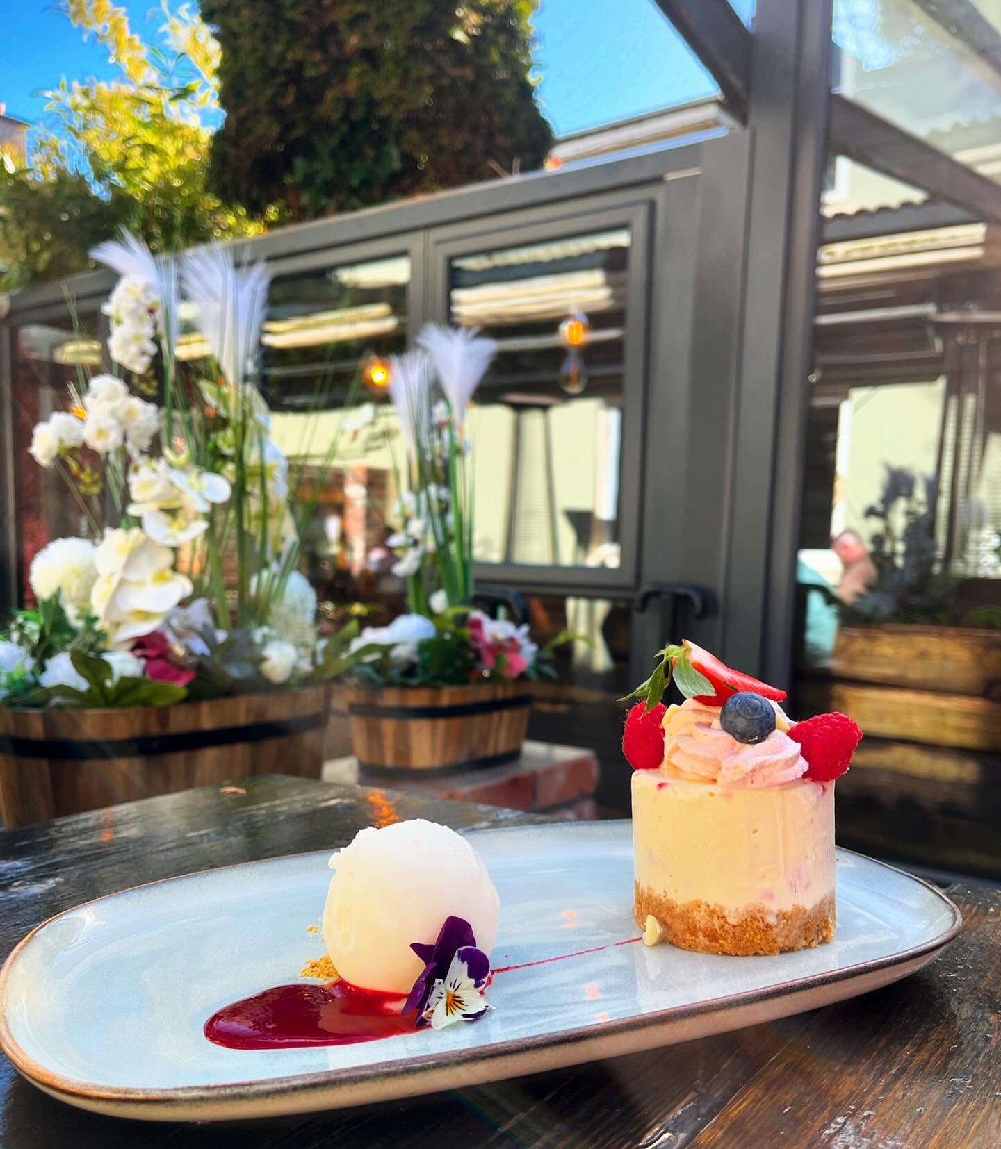 Treats in the Garden 🌞🌳🍰
Cheesecake of the Week is  Raspberry &amp; White Chocolate with Lemon Sorbet 🌞🌳🌞 
#buffaloboysteakhouse #carrickonshannon #leitrim #leitrimtourism #leitrimobserver