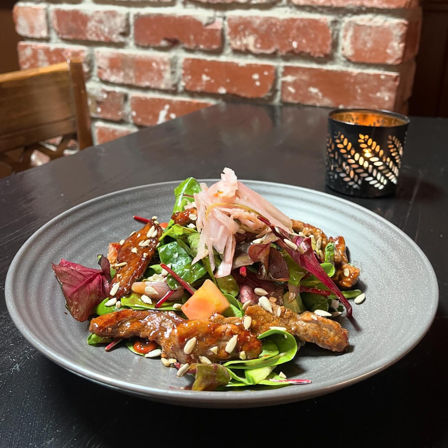 Yakitori Beef Salad at @buffaloboy_steakhouse 
Beef Marinated in a Spicy Soy Sauce, Mixed Leaves, Ribbon of Carrots, Pickled Veg, Mixed Seeds &amp; Sesame Dressing #buffaloboysteakhouse #carrickonshannon #leitrim #leitrimireland #leitrimobserver