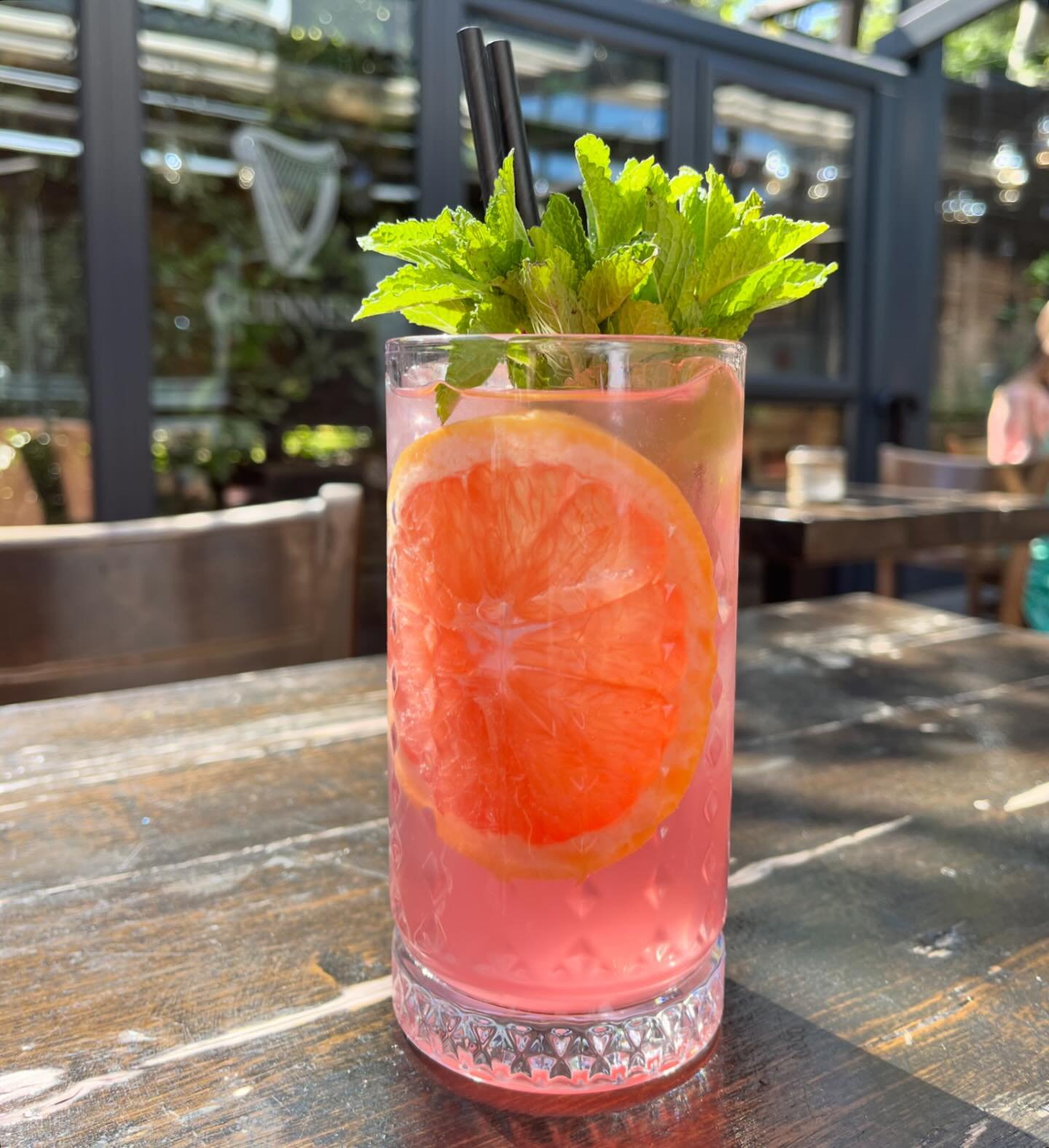 Ruby Fizz 🌞🍹🌴 Cocktail of the Week ~ Vodka, Grapefruit  Syrup, Elderflower Tonic &amp; Lemon 🍋 
#buffaloboysteakhouse #carrickonshannon #leitrim #monin #moninsyrup #cocktails