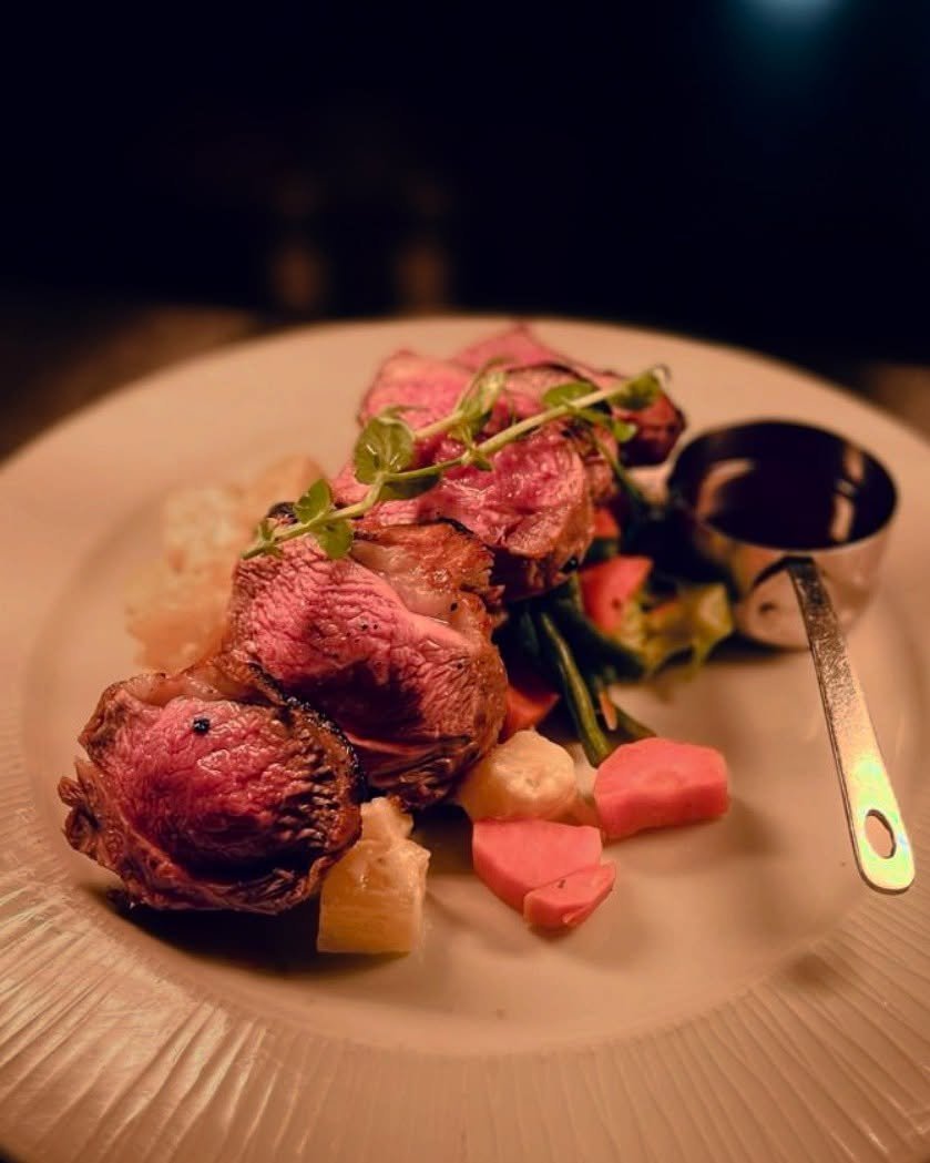 Chef&rsquo;s Special ~ Grilled lamb served on bed of garlic potatoes and mixed veg with gravy 👨&zwj;🍳👩&zwj;🍳🧑&zwj;🍳
#buffaloboy #buffaloboysteakhouse #carrickonshannon #leitrim #roscommon #rivershannon