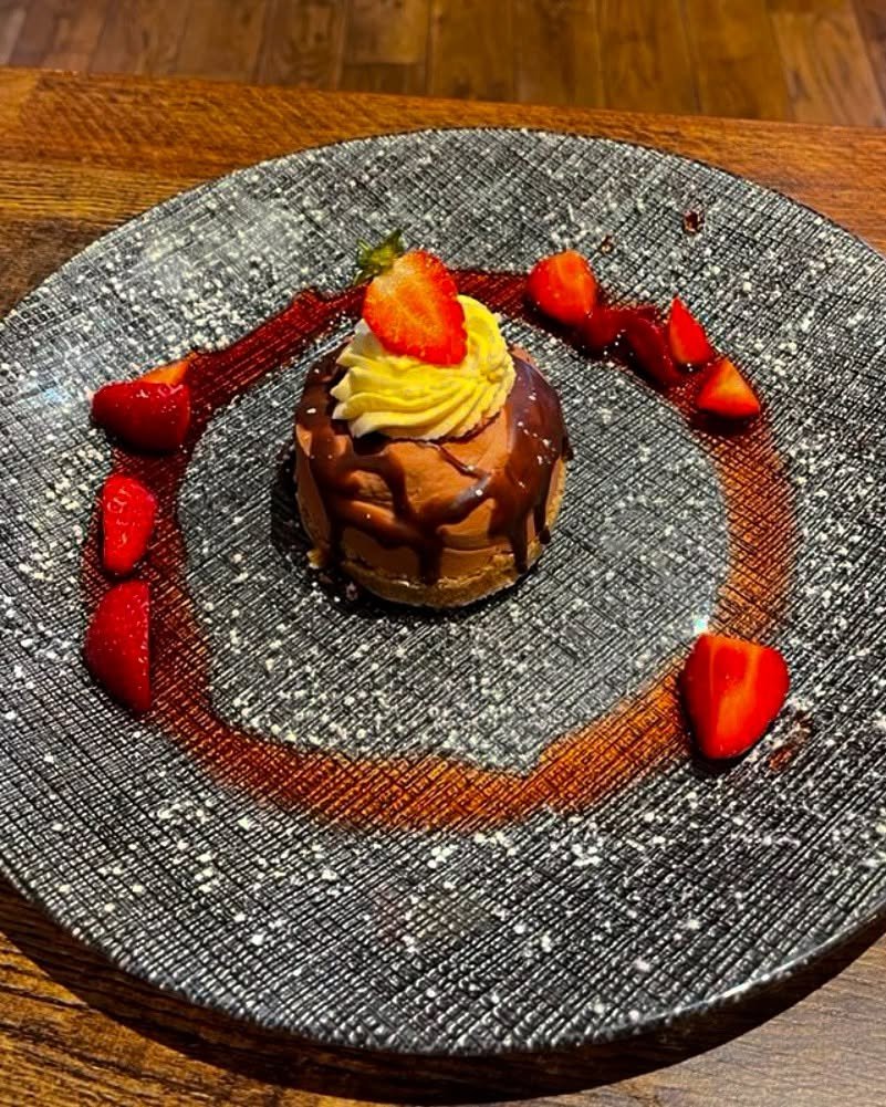 Cheesecake Special 👌👨&zwj;🍳
Dark Chocolate Strawberry Cheesecake 
Served Strawberry Sauce &amp; Fresh Irish Strawberry 🍓 
#buffaloboy #buffaloboysteakhouse #carrickonshannon #leitrim #roscommon #rivershannon