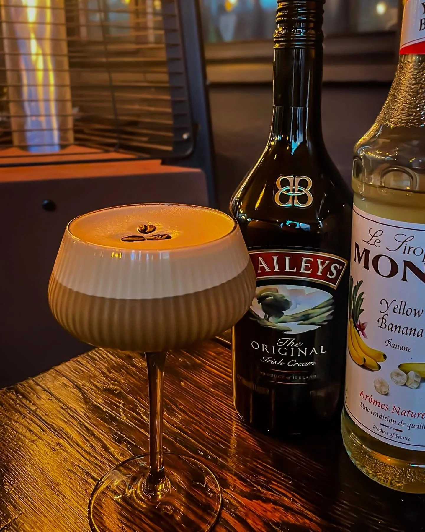 Cocktail of the week 🤩👌🍹 
Mixed, Imagined &amp; 📸 by @jodielupton1 &amp; @matthew_smith67 🔥🔥🔥
Banana Bean Martini, Vanilla vodka, Banana syrup, Baileys, Coffee &amp; Sugar
#buffaloboy #carrickonshannon #leitrim #roscommon #wildatlanticway