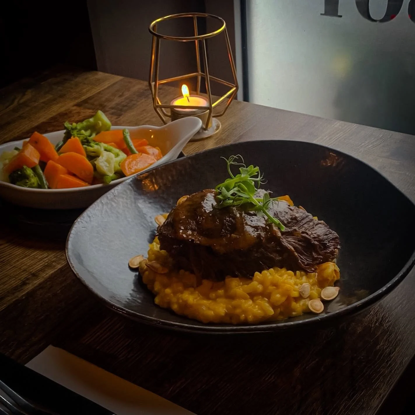 A 👨&zwj;🍳 Special by @sethu_r_ 🎃
Slow Braised Ox Cheek with Pumpkin Risotto, toasted Pumpkin Seeds served with a side of mixed veg 🎃 
📸 by @amber_harte16 
#buffaloboy #carrickonshannon #leitrim