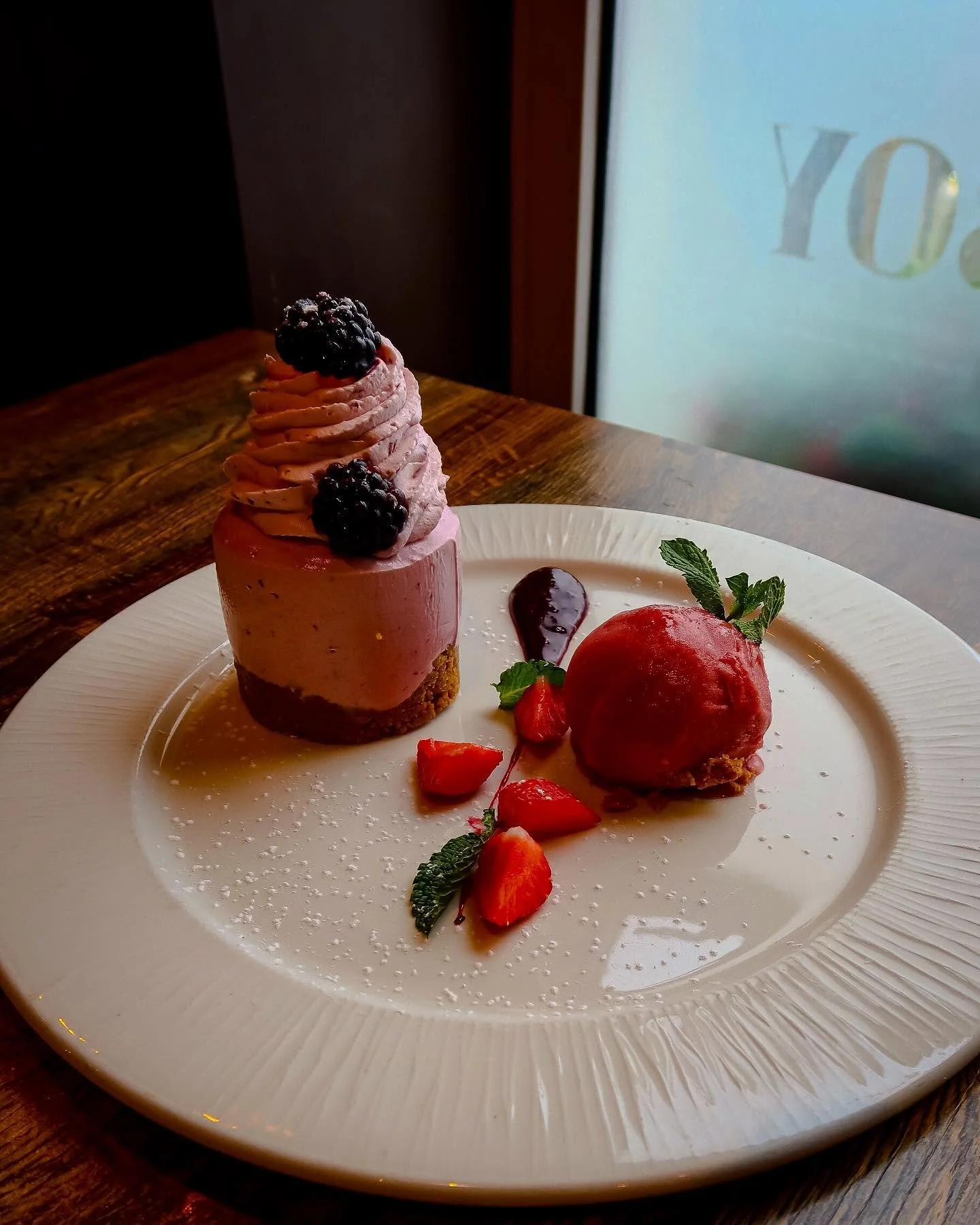 Cheesecake Special ~ Blackberry Cheesecake with Blackberry Jam &amp; Served with Raspberry Sorbet 🙌
#buffaloboy #carrickonshannon #leitrim #wildatlanticway #rivershannon