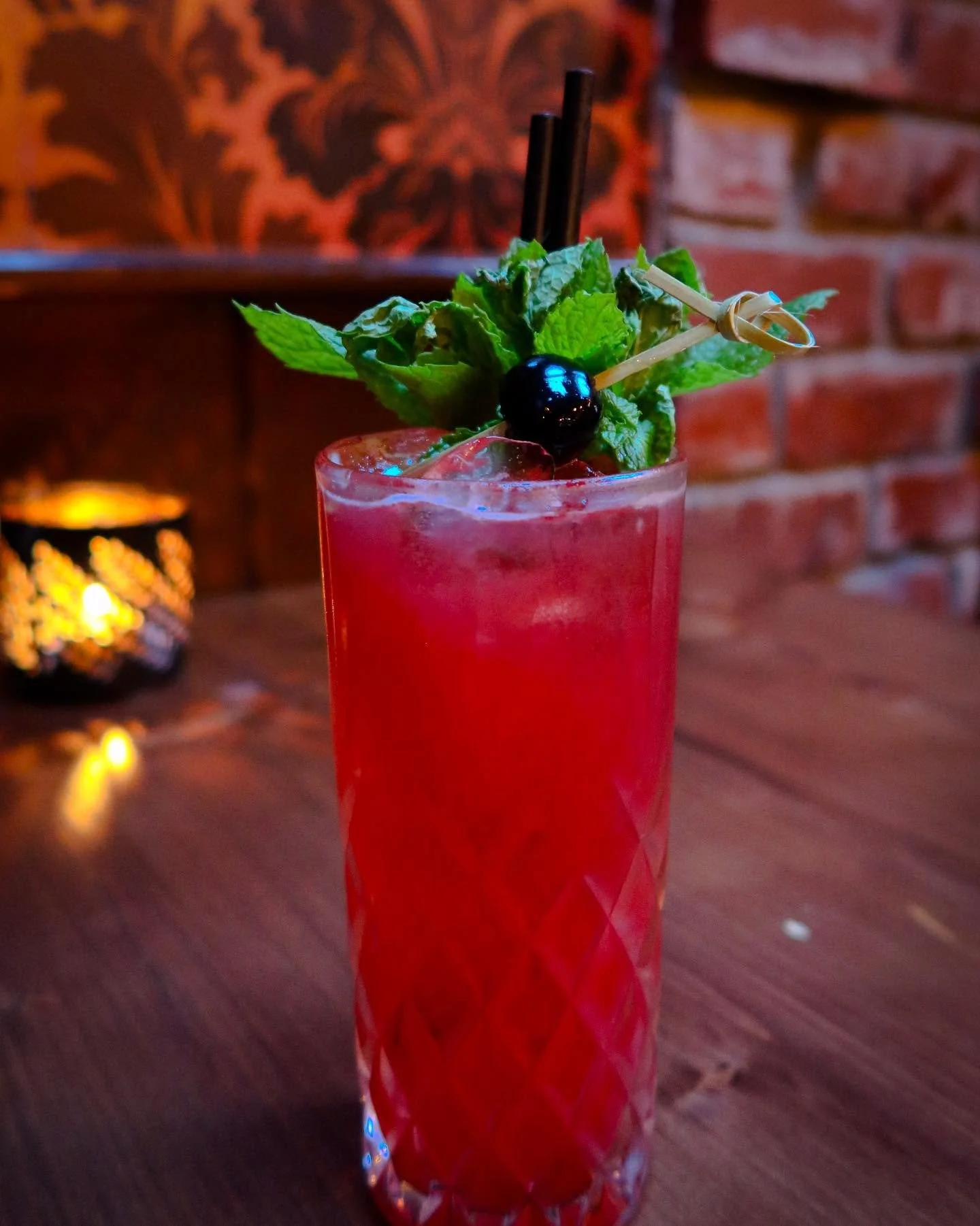 Cocktail Special ~  Cherry Kiss cherry 🍒 
Pink Gin, Cherry Brandy, Strawberry syrup &amp; Lime Juice
Imagined, Mixed &amp; 📸 by @jodielupton1 
#buffaloboy #carrickonshannon #leitrim #cocktailculture #wildatlanticway