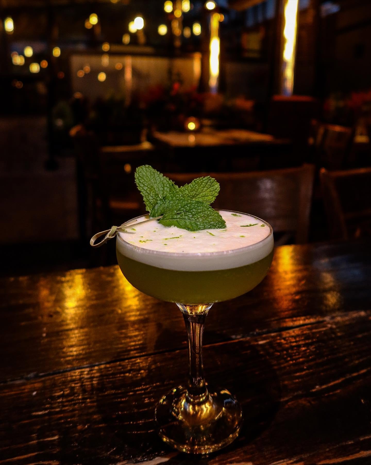 Melon Breeze ~ Cocktail Special 👌🏻🍹
at Buffalo Boy 🔥
Vanilla vodka, Midori, Melon syrup, Mint, Lime, Egg White &amp; Sugar
#buffaloboy #carrickonshannon #leitrim #wildatlanicway #roscommon