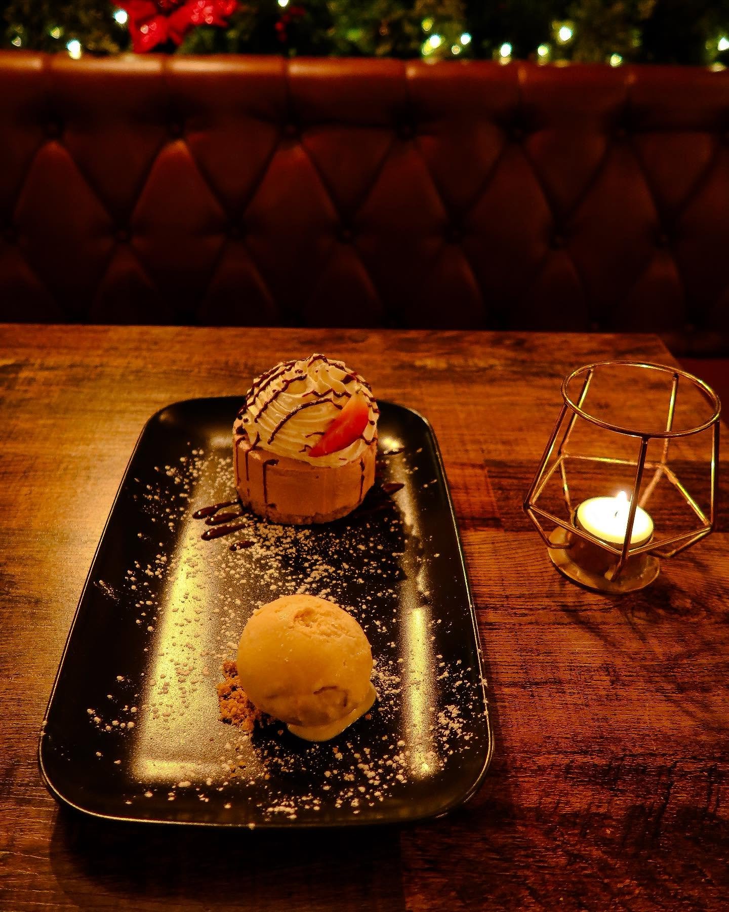 Baileys Cheesecake with Warm chocolate &amp; Salted Carmel Ice cream 🍨 👌🏻😋
Created by @evgene7 👨&zwj;🍳 
&amp; 📸 by @sethu_r_ 
#buffaloboy #carrickonshannon #leitrim