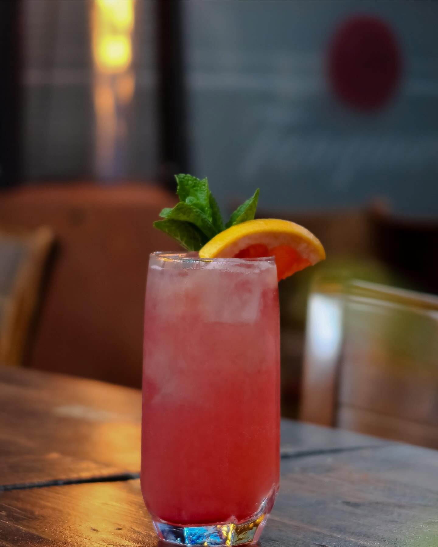 Cocktail Special ~ &lsquo;Pink Pearadise&rsquo; Pear &amp; Raspberry Spritz Gin, Pear Syrup, Raspberry Puree, Lemon Juice &amp; topped with soda water 
Mixed, Imagined &amp; 📸 by @amber_harte16