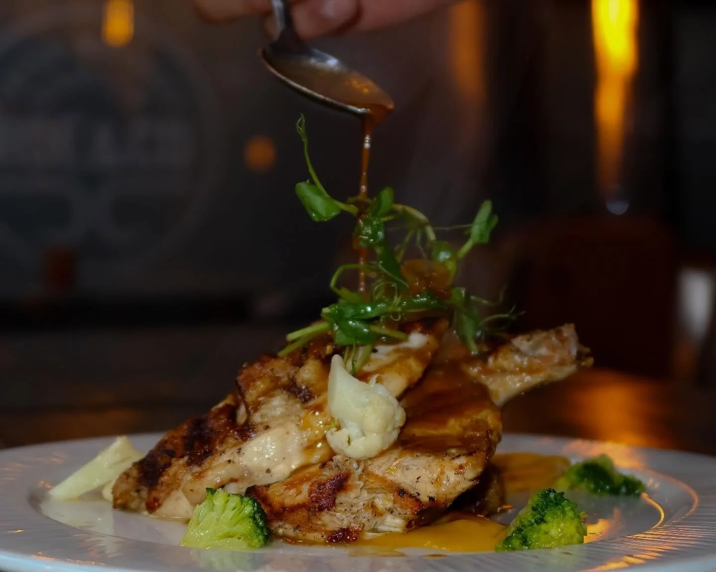 Chefs Special✨Charred Grilled Chichen Supreme 👌🏻
Served with Mash, Broccoli, Cauliflower, Carrot + Turnip Purce, Sausage Meat Stuffng, Red Wine Jus
#buffaloboy #carrickonshannon #leitrim #roscommon