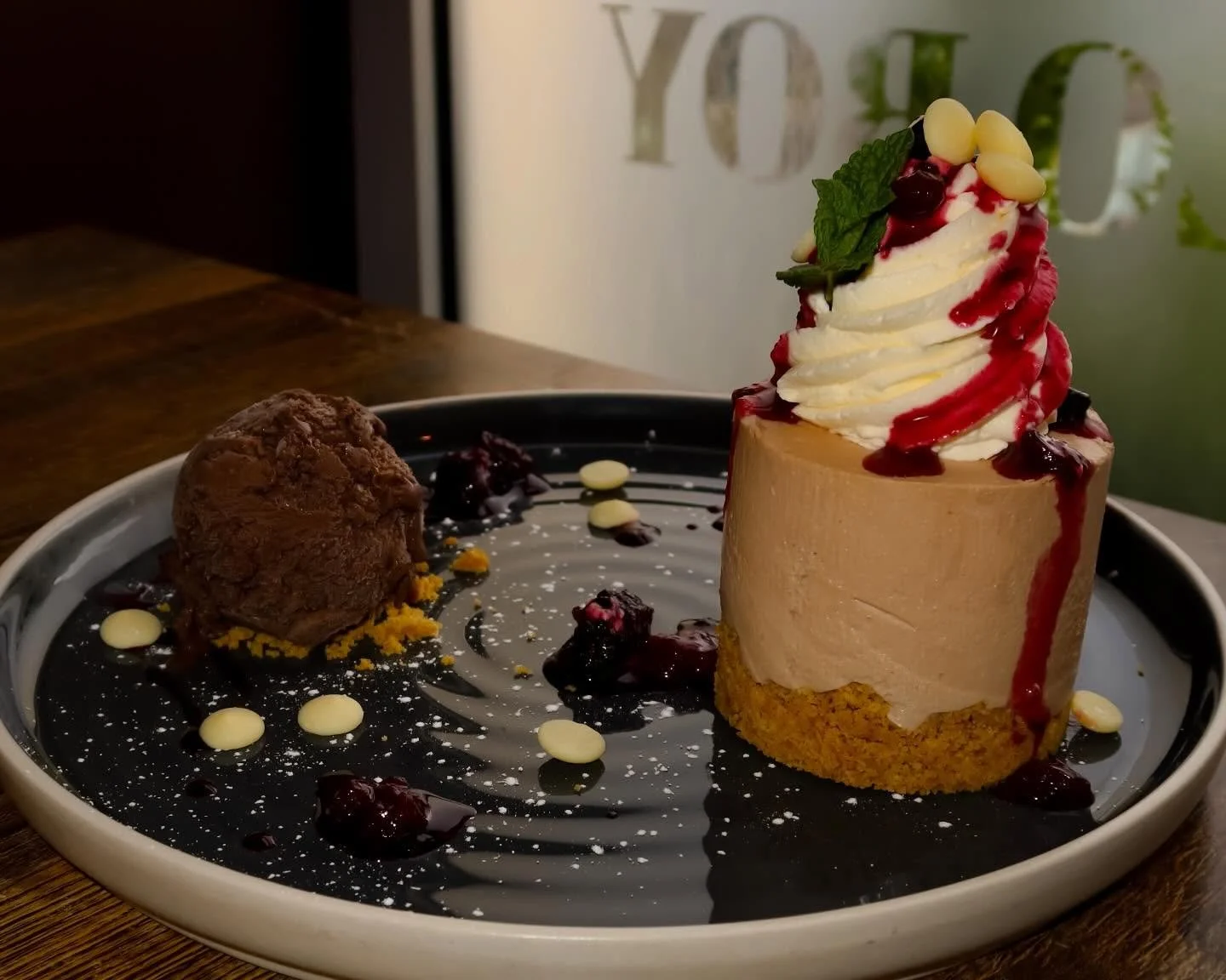 Open Today, Bank Holiday Monday 🥩🍷👨&zwj;🍳🔥🥩
Cheesecake Special ✨ Bailey cheesecake with berry compote served with chocolate ice cream 👌🏻
#buffaloboy #carrickonshannon #leitrim #leitrimtourism #roscommon