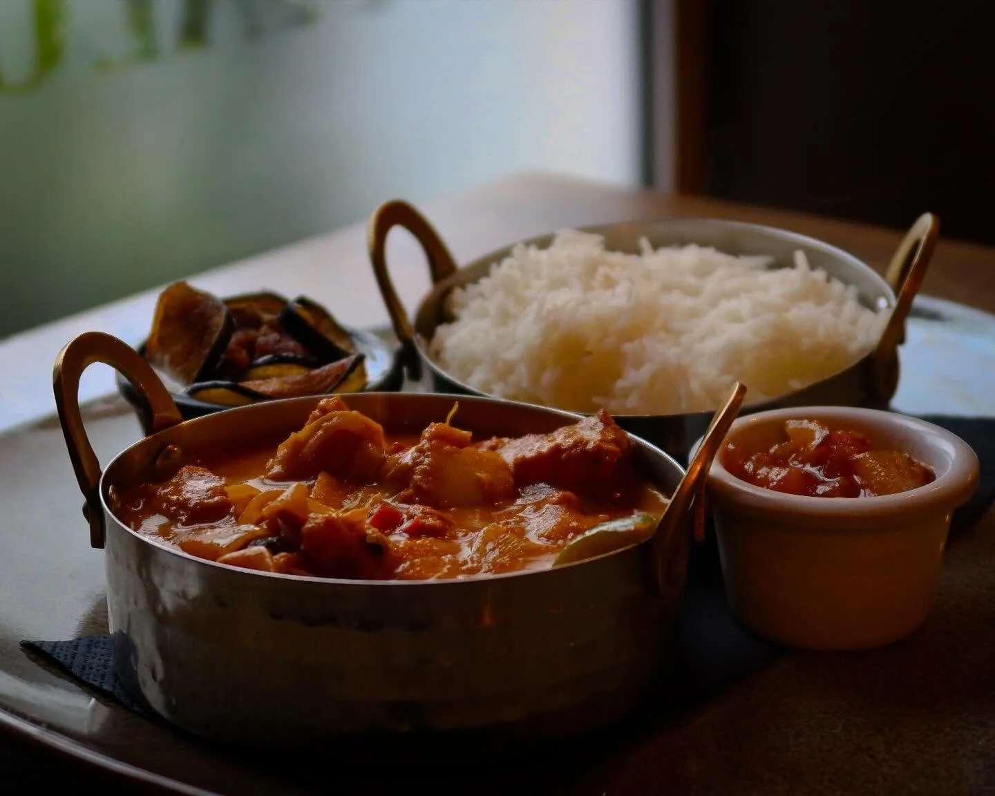 Chefs Special ~ Traditional Malaysian Fish Curry 👌🏼by the Malaysian👨🏽&zwj;🍳 Maestro himself Chef @sethu_r_  chef
Served with rice,mango chutney, yoghurt &amp; eggplant chips
#buffaloboy #carrickonshannon #leitrim #roscommon