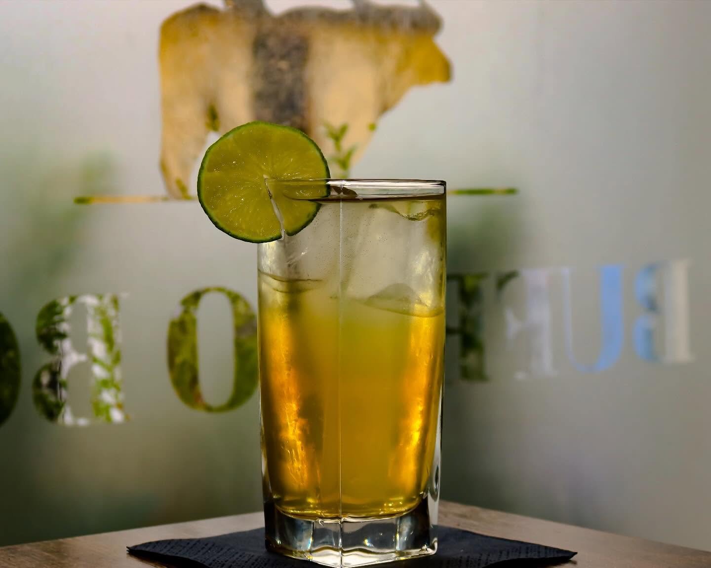 The Bandit ~ Cocktail Special 🍸🍹with Spiced Rum, Butterscotch, Lemon Juice, Sugar &amp; topped with soda water 👌🏼
Mixed &amp; Imagined by @bad_house_pet 
📸 by @amber_harte16 
#buffaloboy #carrickonshannon #leitrim #roscommon