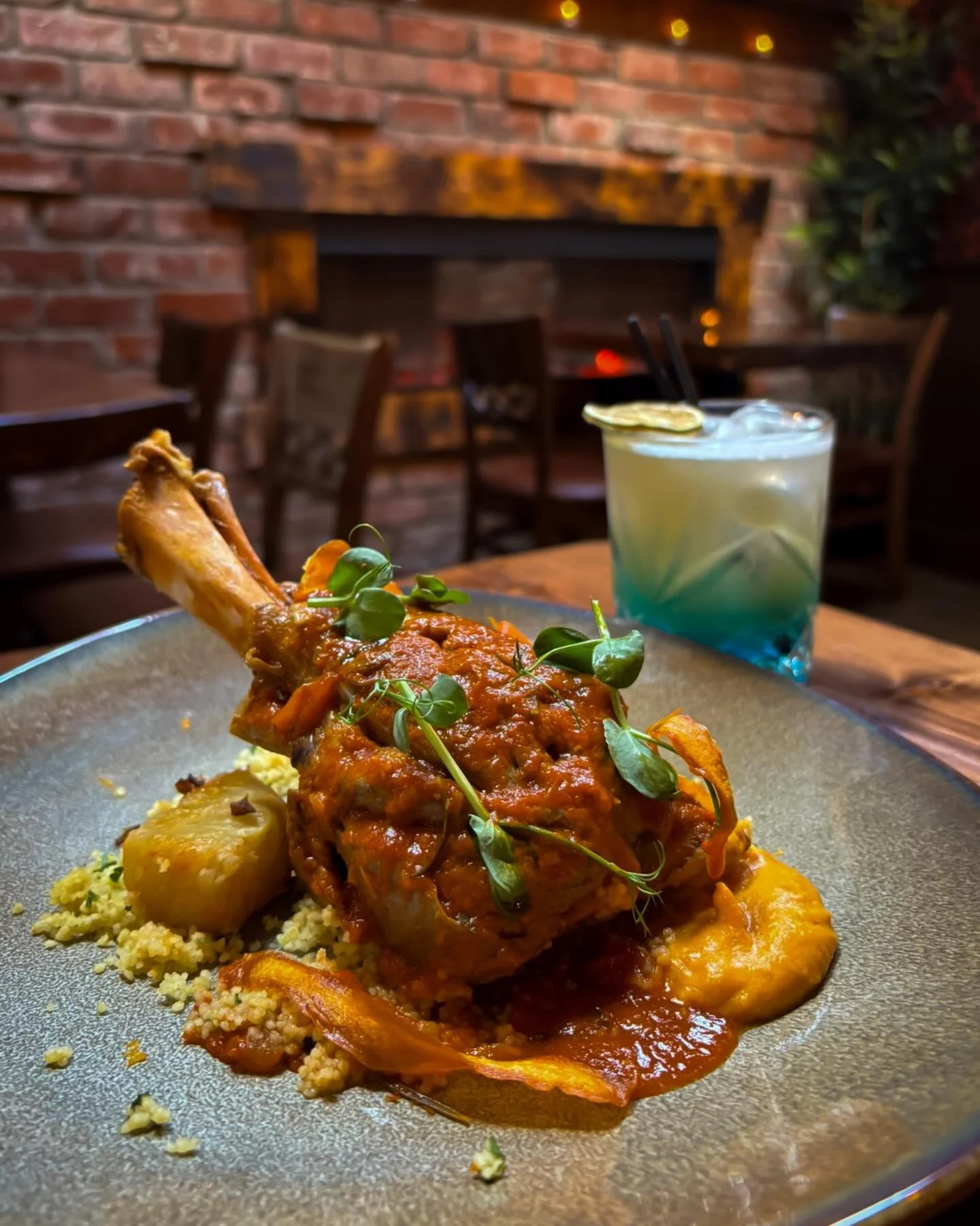 Chefs Special 🧑&zwj;🍳 Braised Lamb Shank ~ Served w/ Sweet potato Puree, sweet potato crisp, carrot and celeriac, warm couscous and a lamb jus 👌🏼
📸 by @ameliaa_zawadzkaa 
#buffaloboy #carrickonshannon #leitrim