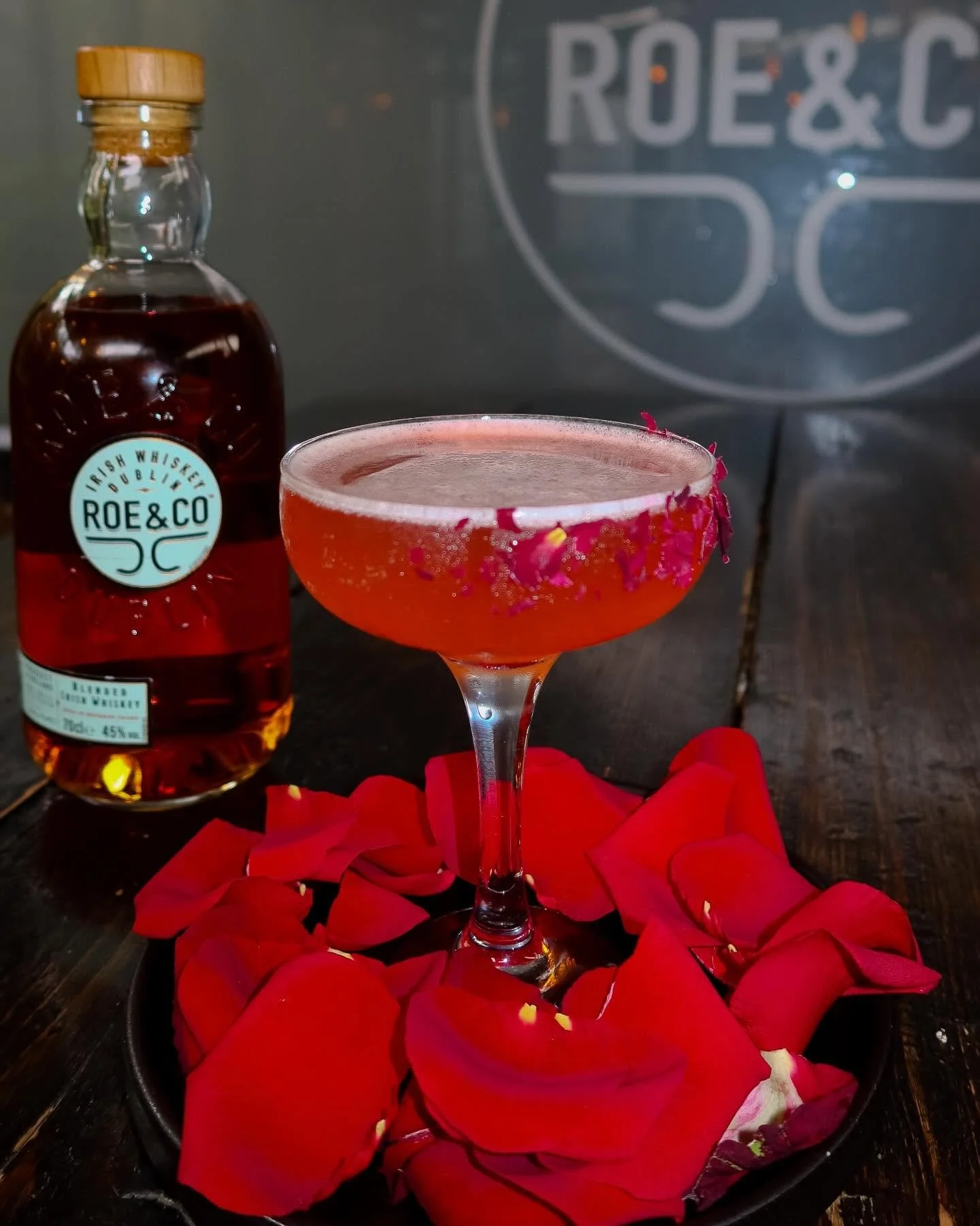 Rose &amp; Co 🌹 Roe &amp; co Whiskey, Cranberry Juice, Rose syrup, Lime &amp; Sugar 
🍹by @jodielupton1 
📸 by @ameliaa_zawadzkaa 
#buffaloboy #carrickonshannon #leitrim #roscommon