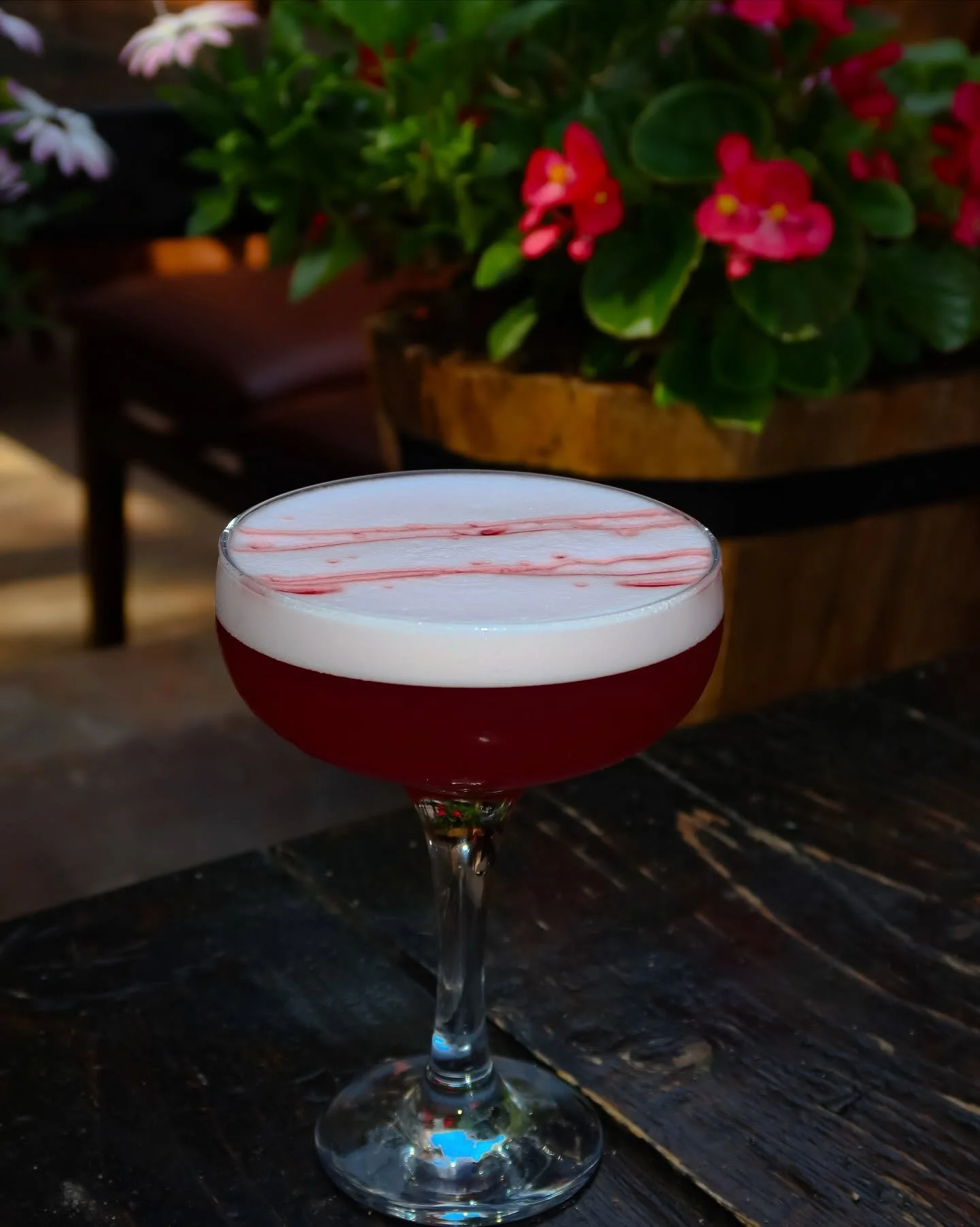 Fig &amp; Flower Fusion 💥🍹☀️
Fig Laurel Drumshanbo Gin, Hibiscus Syrup, Lemon &amp; Egg White
Created &amp; 📸 by @jodielupton1 👌🏼
#buffaloboy #carrickonshannon #leitrim #roscommon