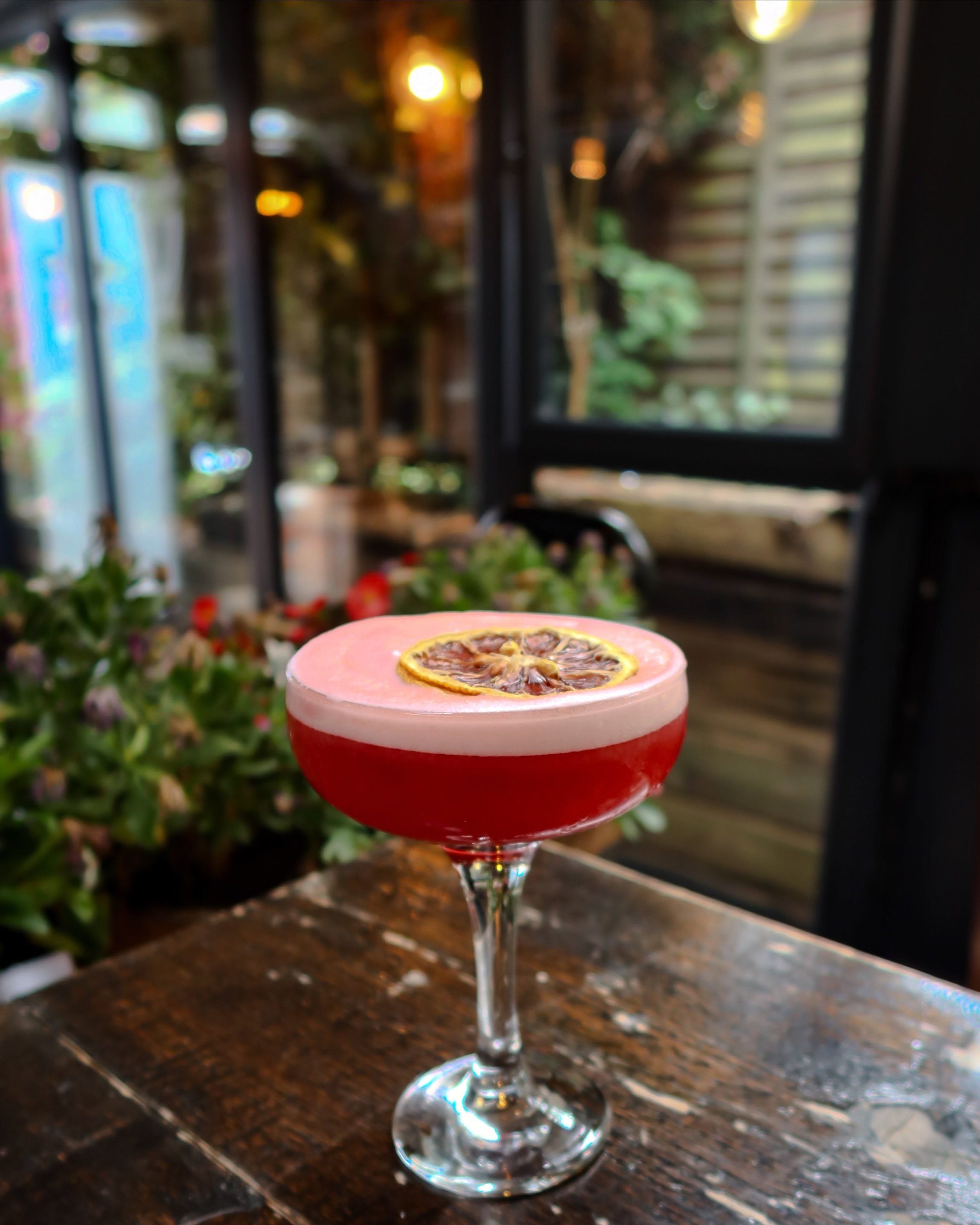 Cocktail Special ~ Au Revoir ~ Created &amp; Mixed by @marievandenkoornhuyse 
Vodka, strawberry pur&eacute;e, lime, cranberry juice &amp; egg white👌🏼
#buffaloboy #carrickonshannon #leitrim #roscommon #rivershannon