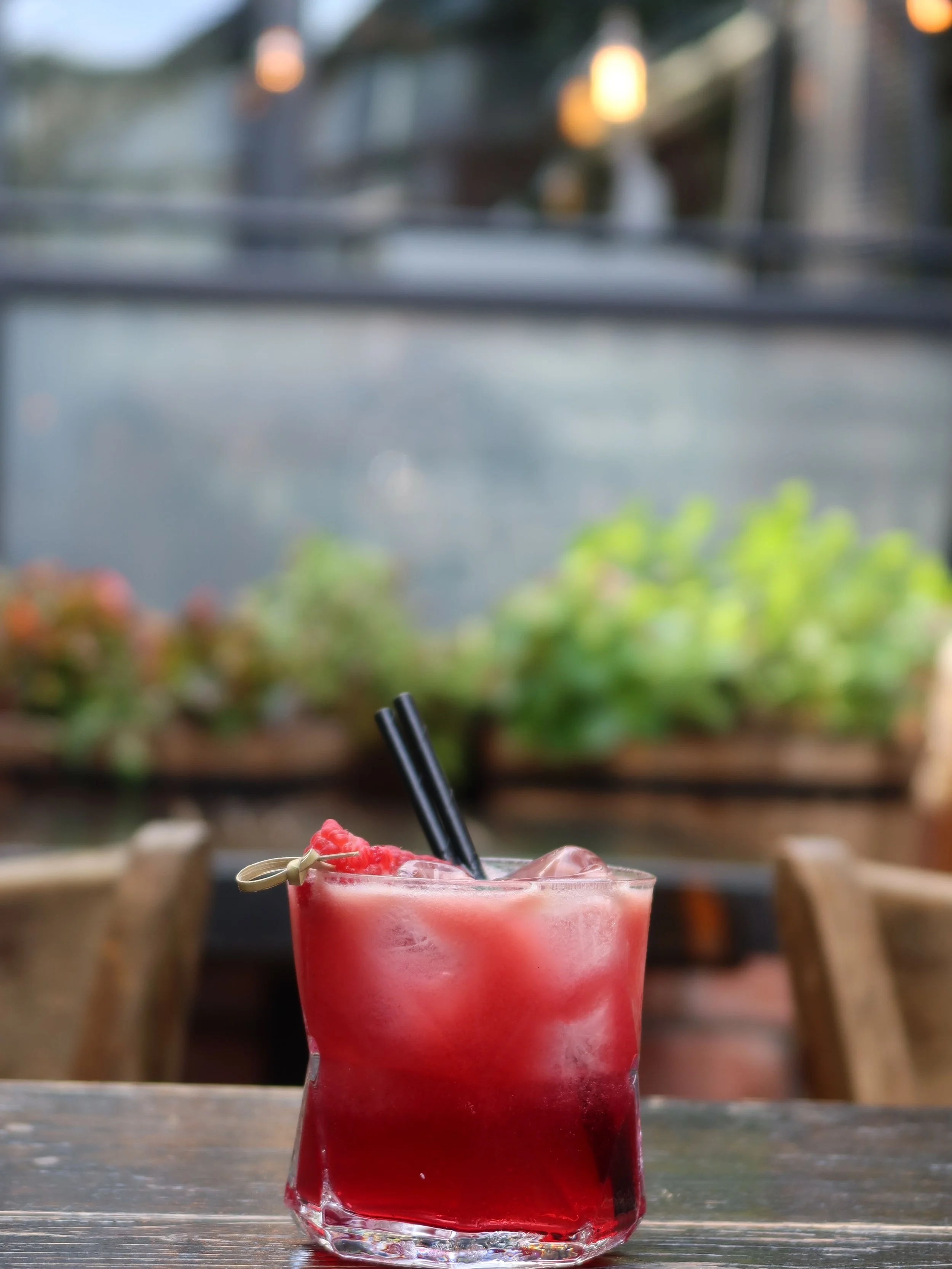 Raspberry Romance: ❤️&zwj;🔥 Cocktail Special at Buffalo Boy 🔥🍹
Vodka, peach schnapps, raspberry pur&eacute;e and lime 👌🏼 📸 by @amber_harte16 👌🏼