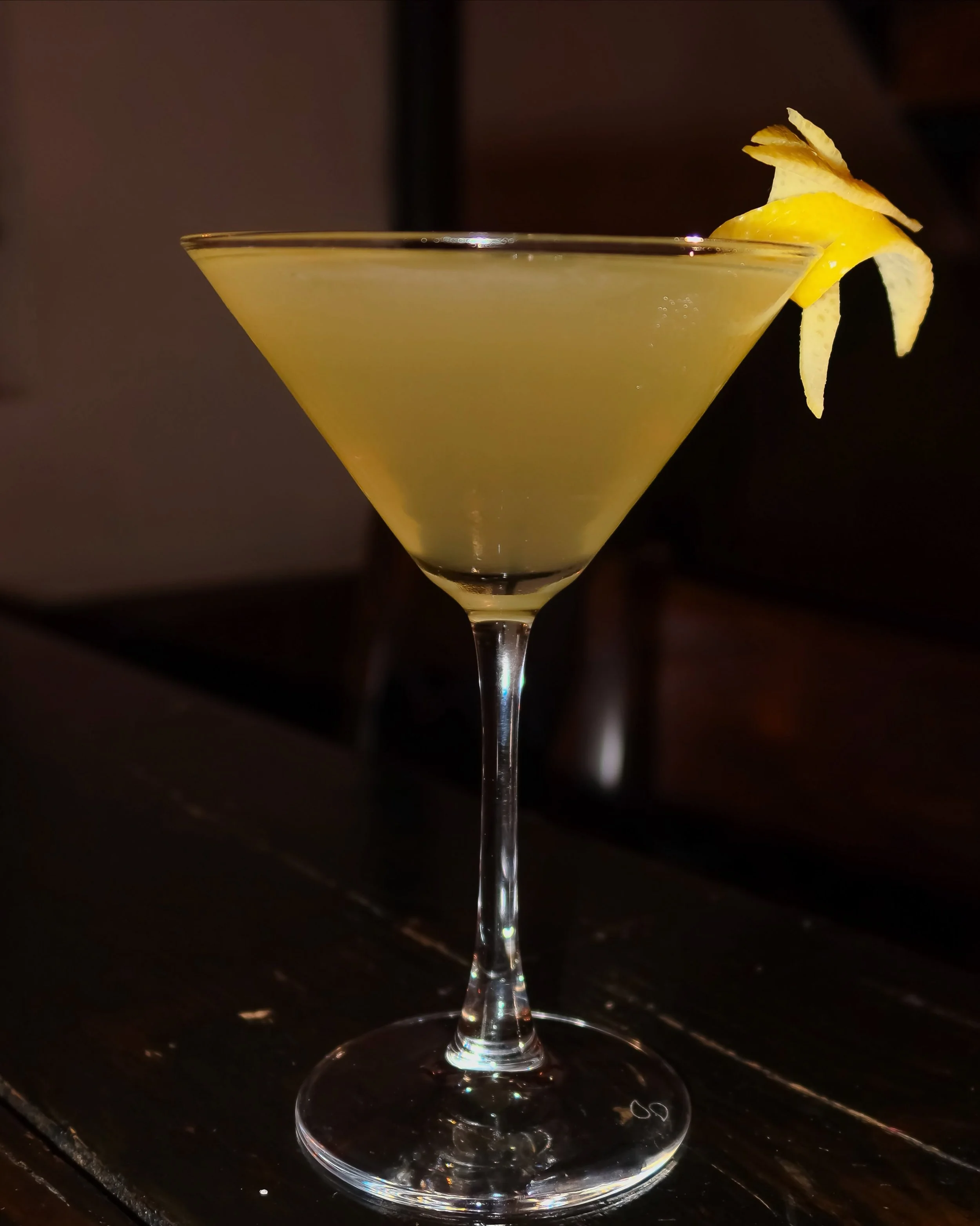 Vanilla Pear Martini ~ Vanilla vodka, Elderflower liqueur, Pear syrup &amp; Lime 🍸
#buffaloboy #carrickonshannon #leitrim #roscommon
Mixed &amp; Imagined by @tristanrushe55 
📸 by @niamh.reynolds_
