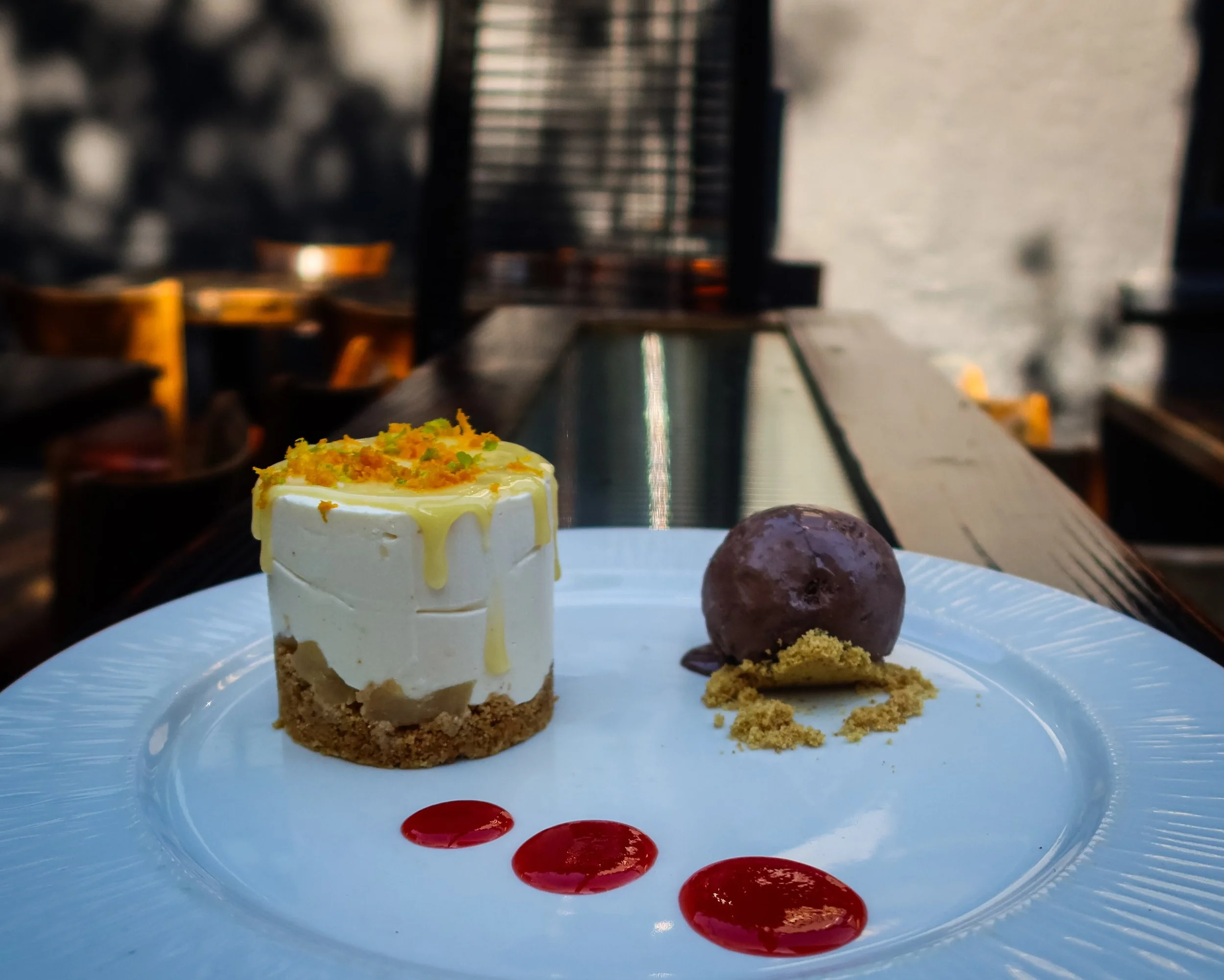 Cheesecake Special ~ Yuzu and Pear Cheesecake
Yuzu &amp; White Chocolate Sauce with Dark Chocolate Ice Cream 👌🏼🍧
#buffaloboy #carrickonshannon #leitrim #roscommon