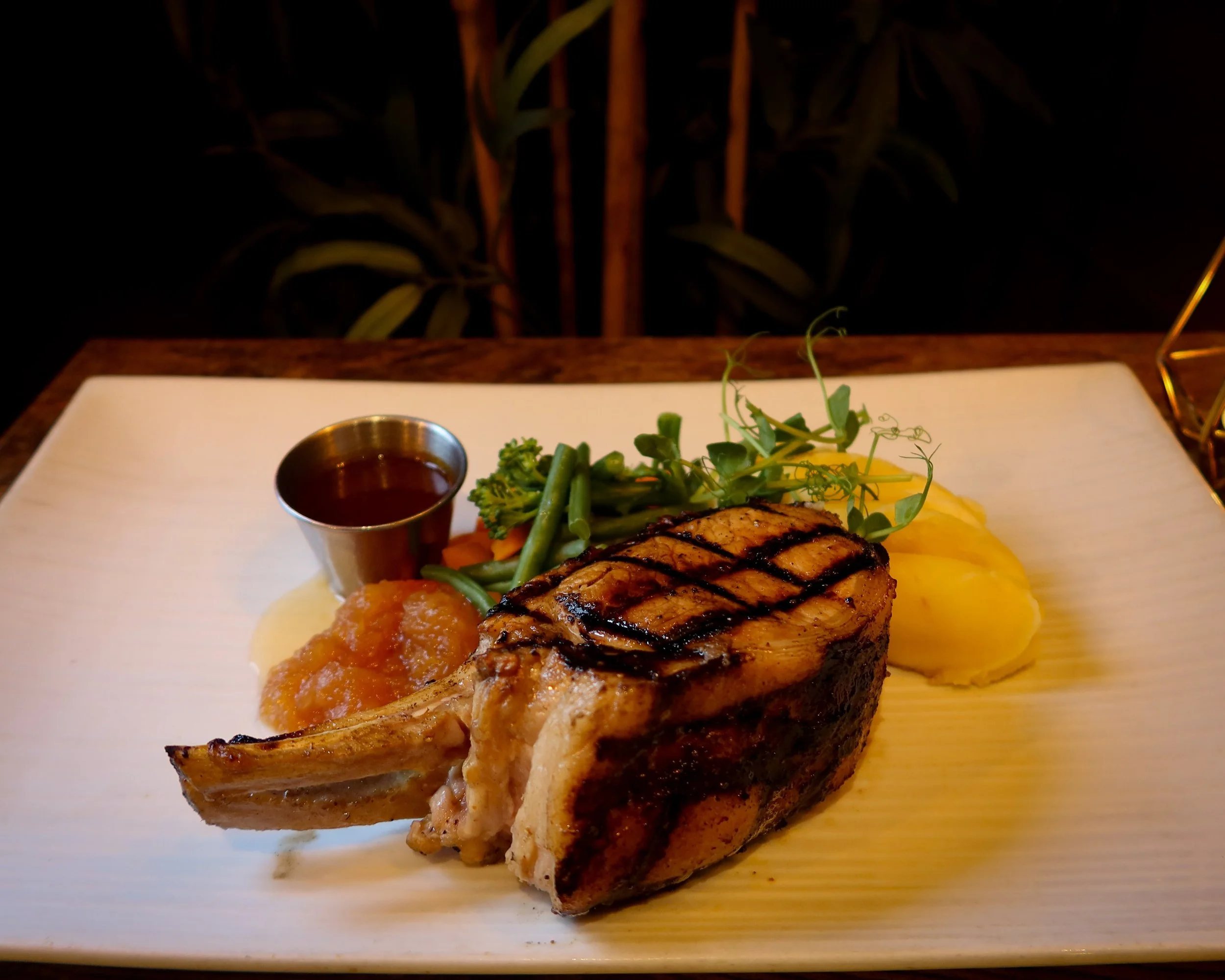 Chefs Special BBQ Mohawk of Pork 🔥  Marinated in Apple Cider, Cinammon &amp; Star Anise 
Served with Mash, Mixed Vegetables, Apple Chutney and a Rosemary Jus 👌🏼
#carrickonshannon #leitrim #buffaloboy #roscommon