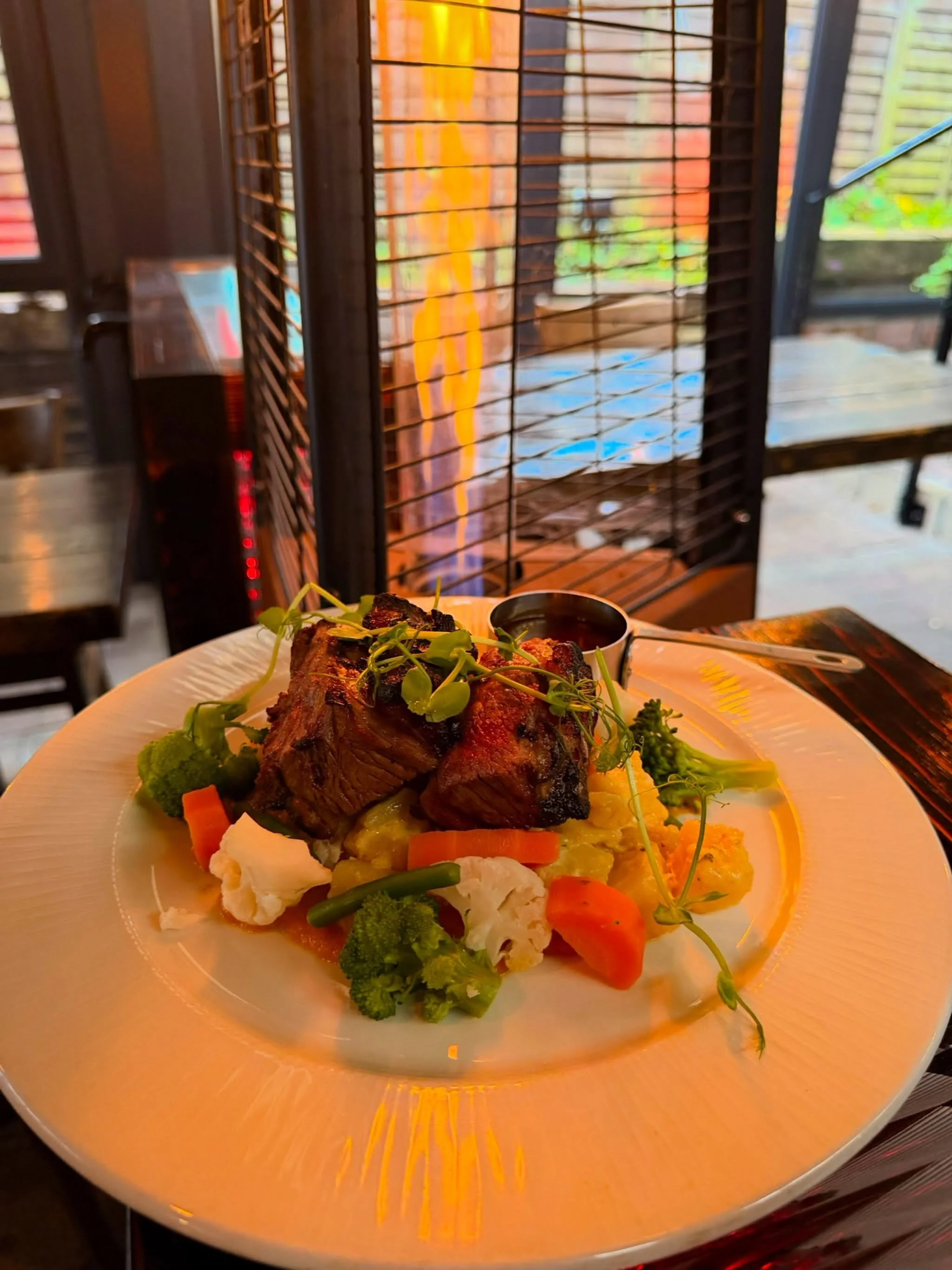 Chefs Special 🔥 Irish Lamb Rump served with Garlic Potatoes, Mixed Vegetables, Carrot Puree and a red wine jus👌🏼
📸 by @sethu_r_ 
#buffaloboy #carrickonshannon #leitrim #roscommon #wildatlanticwayfood
