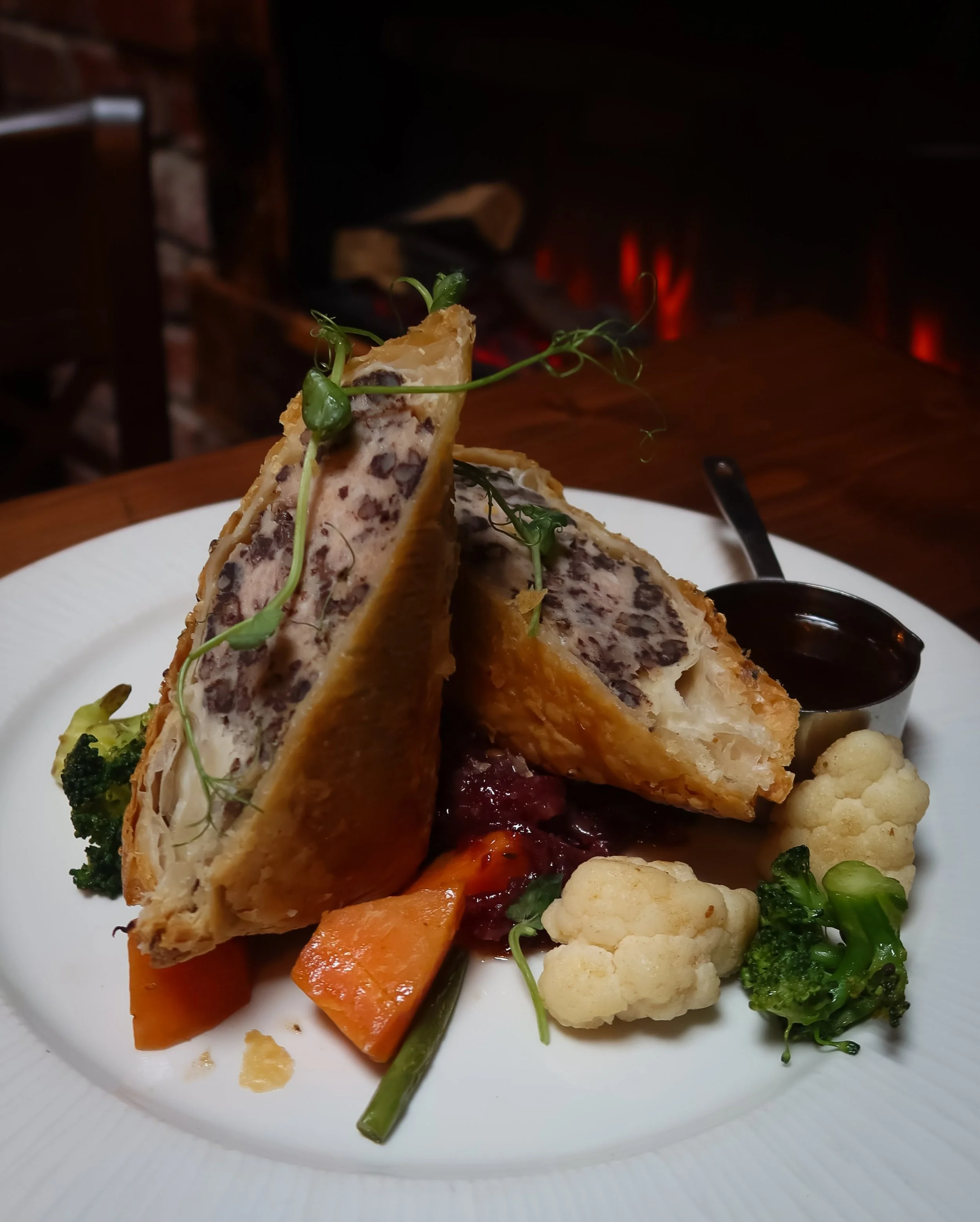 Chef Special 🧑&zwj;🍳 Pork &amp; Black Pudding Sausage Roll, Served with Creamy Mash, Onion Marmalade, Mix Veg &amp; Jus 👌🏼
#buffaloboy #carrickonshannon #leitrim #roscommon