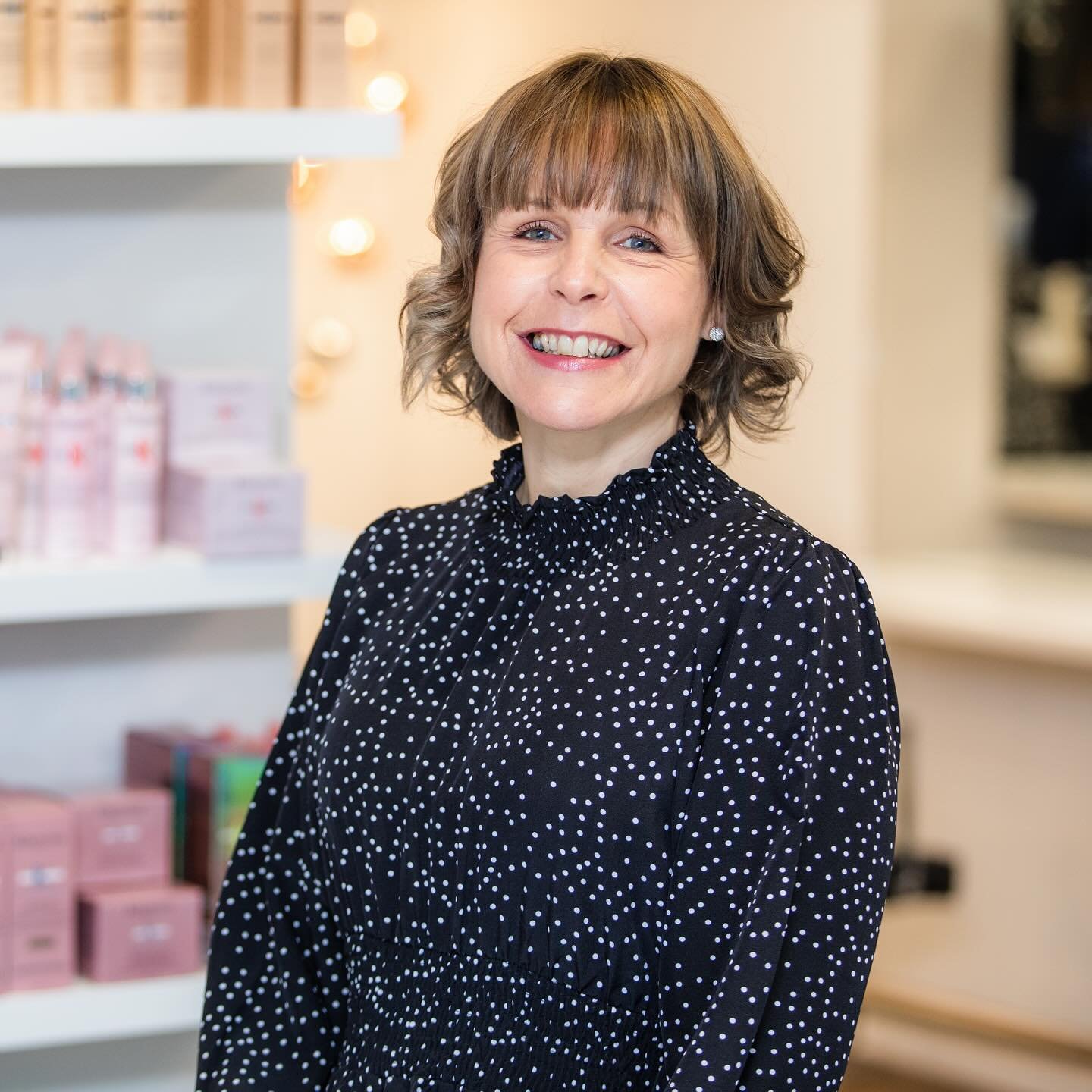 Sending a big 5️⃣0️⃣th Birthday shoutout to Lucy! 🎉💇&zwj;♀️🎂 Wishing you a day filled with love, joy, and lots of wine!!! Cheers to 50 amazing years! ✨❤️ 

#Happy50thBirthday #Lucys50AndFabulous #LoveTopsHairSalon