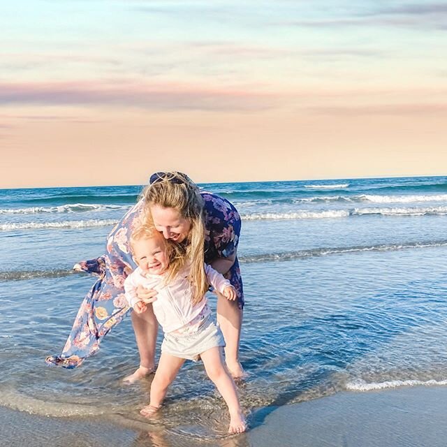 HULL-O SUMMER! 🏖☀️💦 So excited to head to nana&rsquo;s house by Nantasket beach this weekend! It&rsquo;s incredible to be a 35 min drive from feeling like I&rsquo;m on vacation. Wish I could bust out the champagne to celebrate @gmalley19&rsquo;s LA