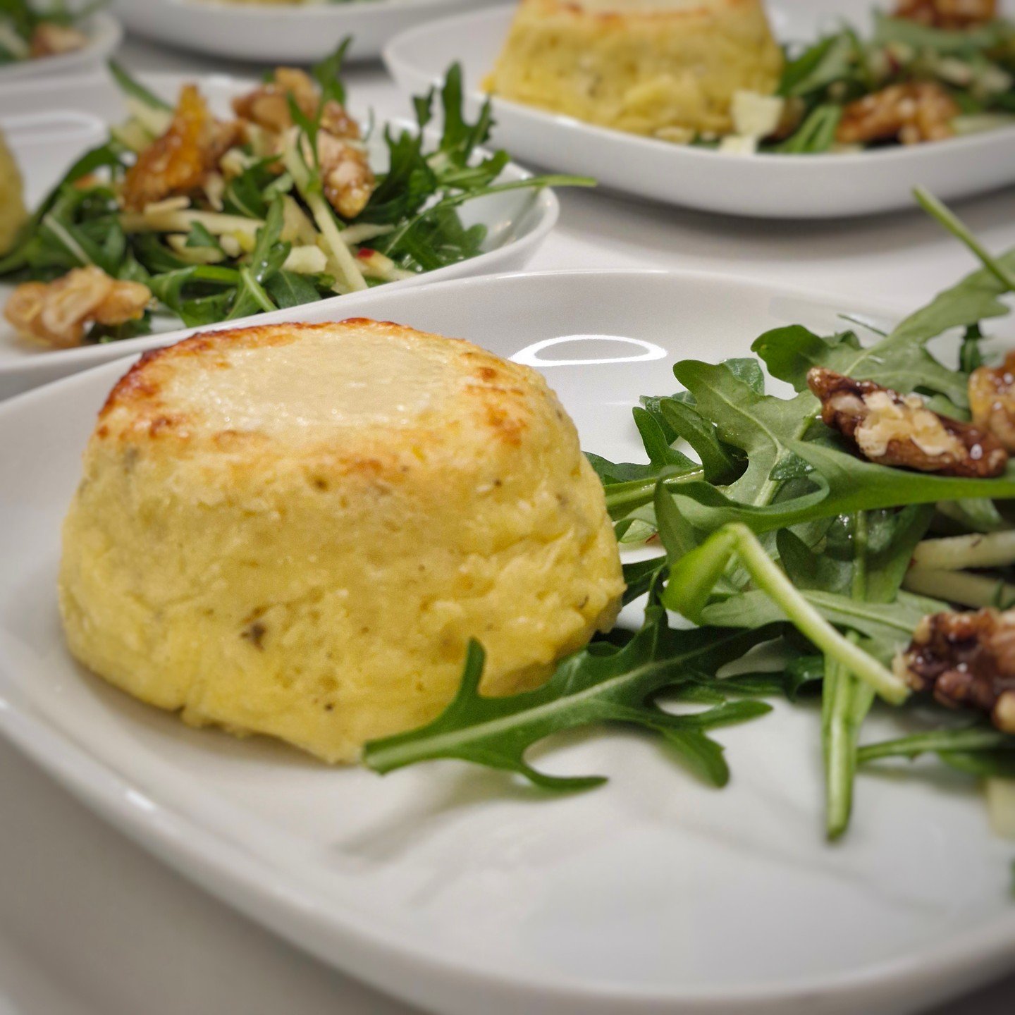Starter of Cheese Souffl&eacute; from last week's Supperclub. With a refreshing Apple &amp; Rocket Salad, along with some Candied Walnuts. Delightfully airy and absolutely scrumptious 😋 ⁠
. ⁠
. ⁠
#Supperclub #Starter #Souffl&eacute; #SavourySouffl&e