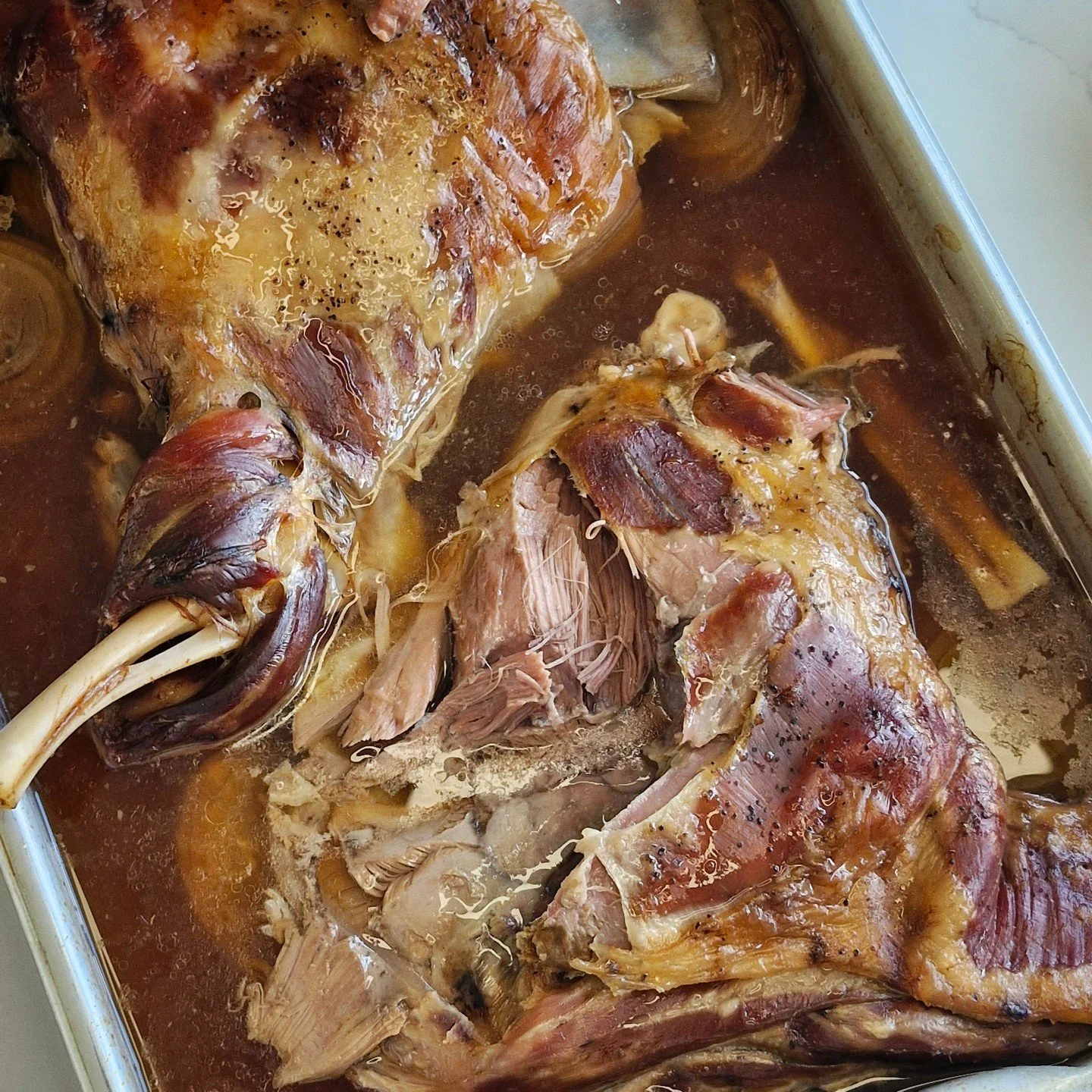 Getting everything ready for this weekend’s Slow Roast Lamb Supper Club and the kitchen smells amazing already!
Think meltingly tender lamb, silky carrot & cardamom purée, and cosy autumn flavours shared around the table.
Can&rsquo